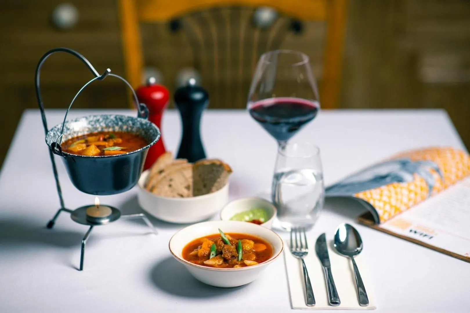 Restaurant/places to eat in La Prima Fashion Hotel Budapest