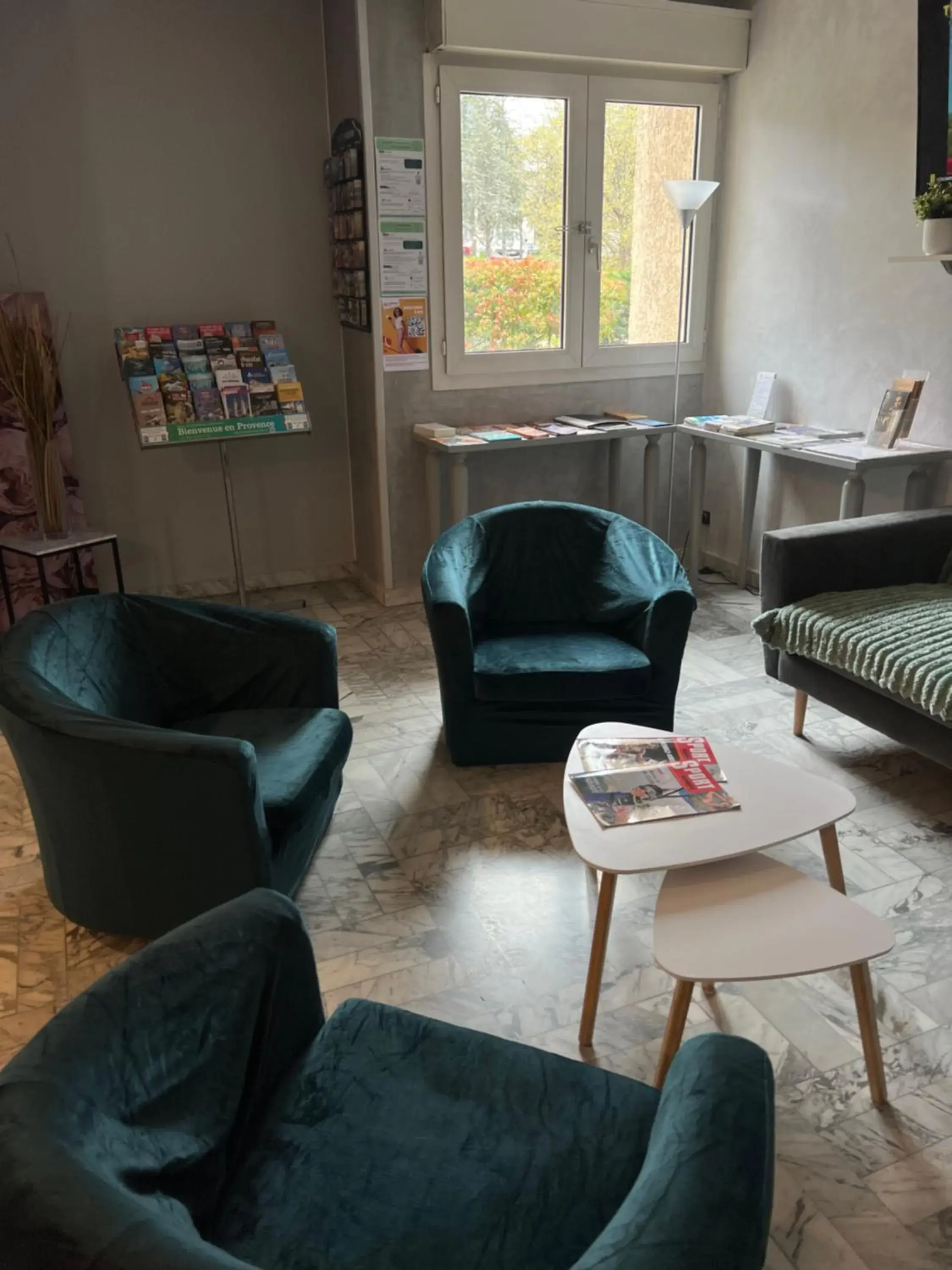 Living room in Adonis Arc Hotel Aix Living room in Adonis Arc Hotel Aix