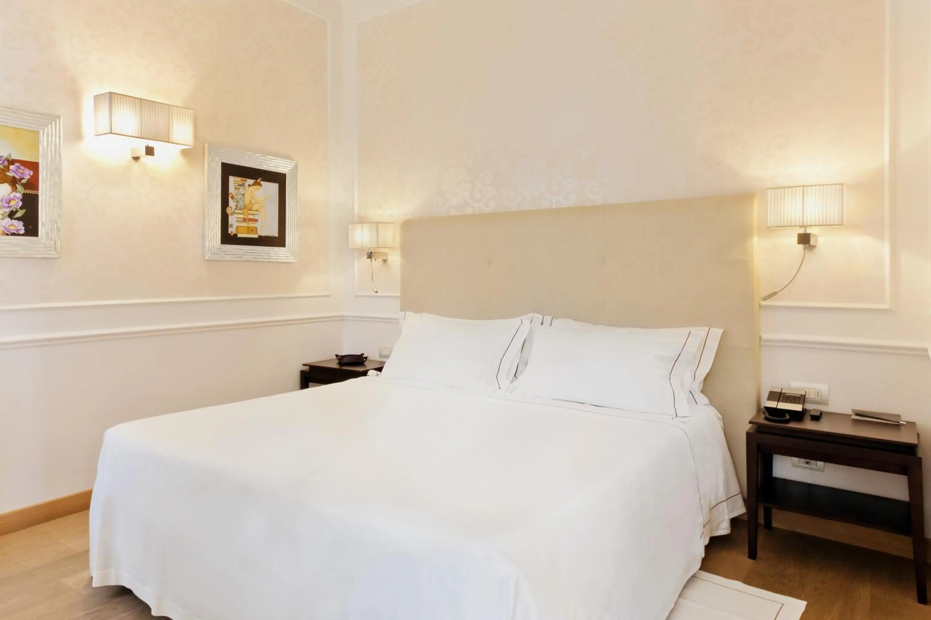 Bed in The Ashbee Hotel - The Leading Hotels of the World