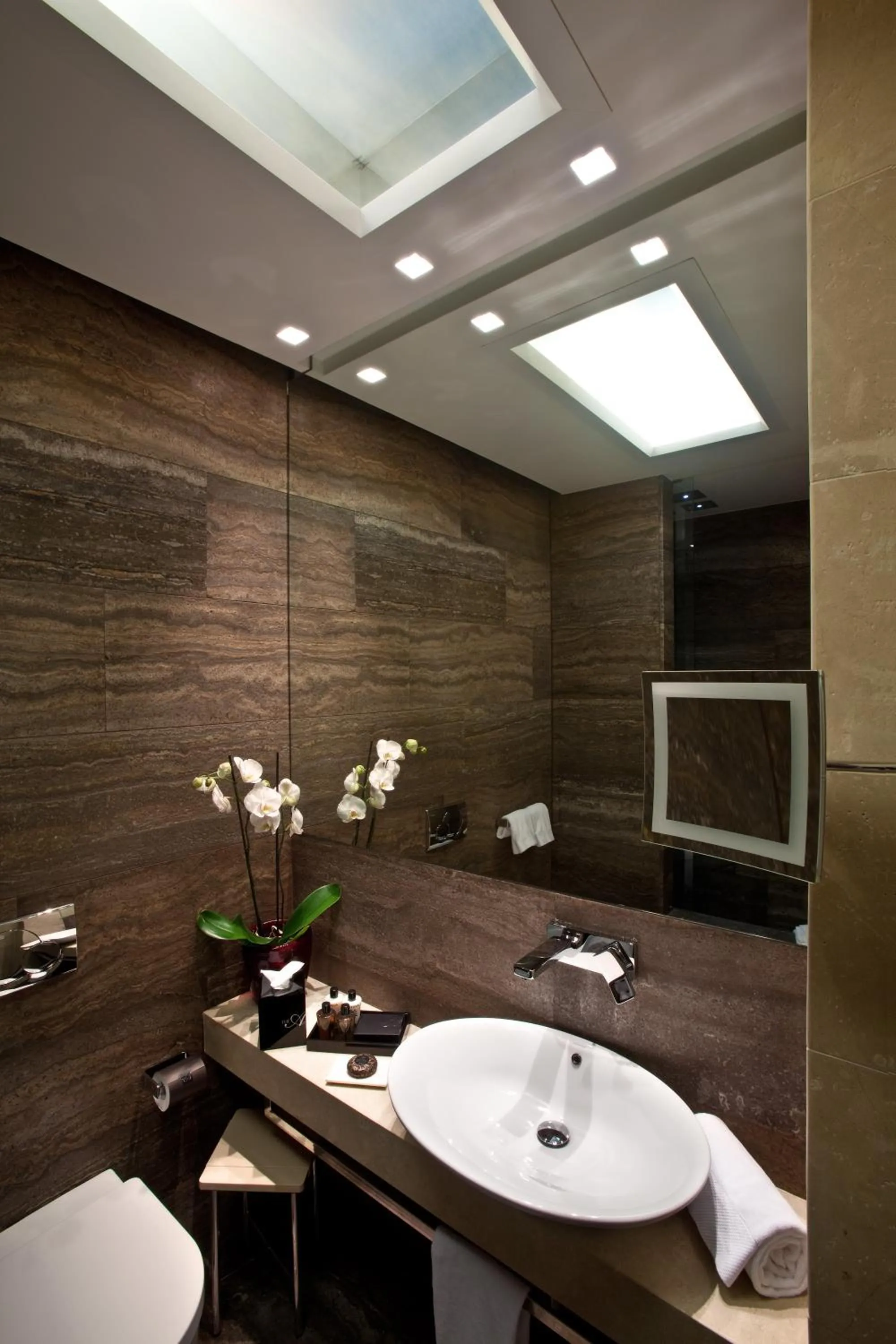 Bathroom in The Ashbee Hotel - The Leading Hotels of the World