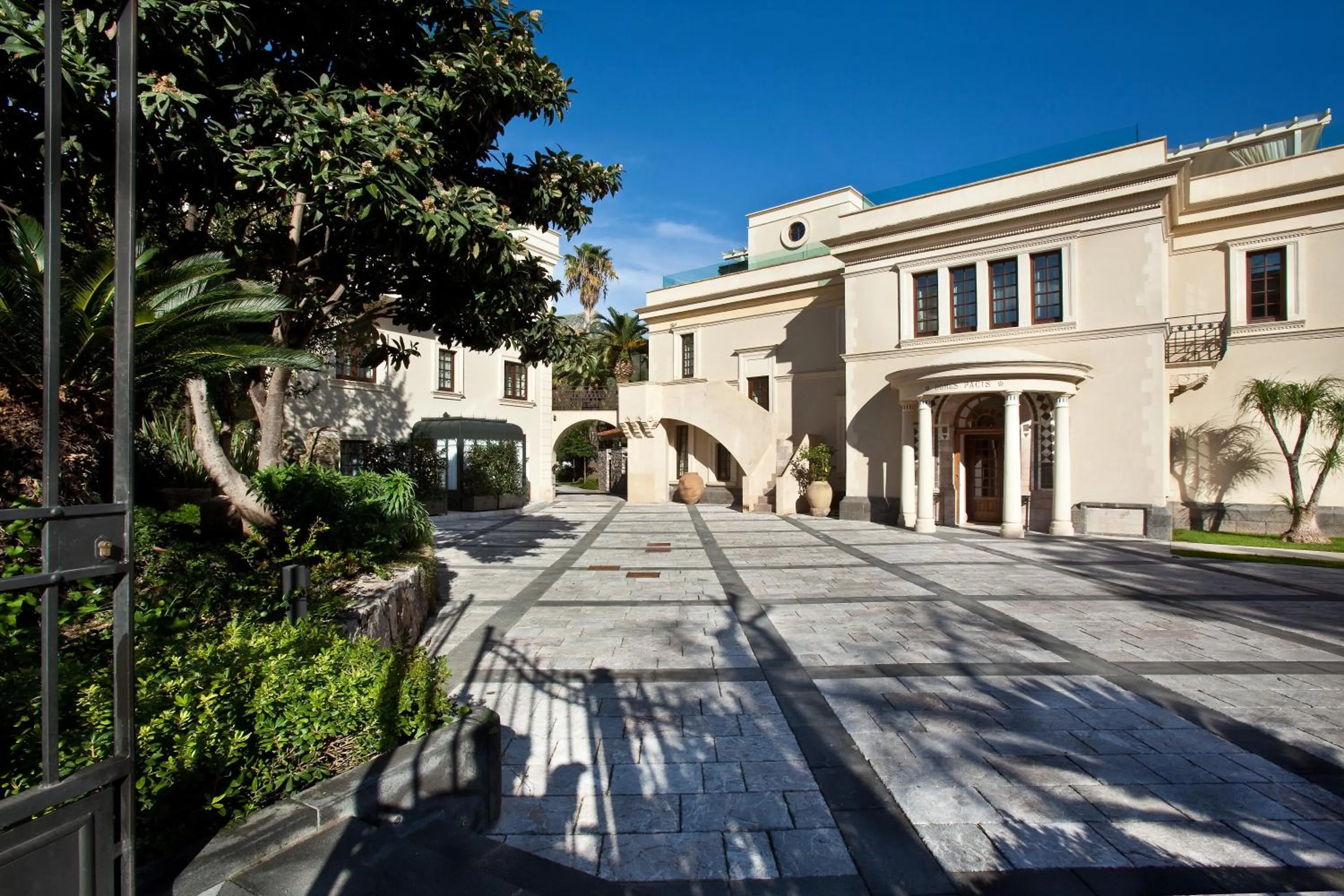 Facade/entrance in The Ashbee Hotel - The Leading Hotels of the World