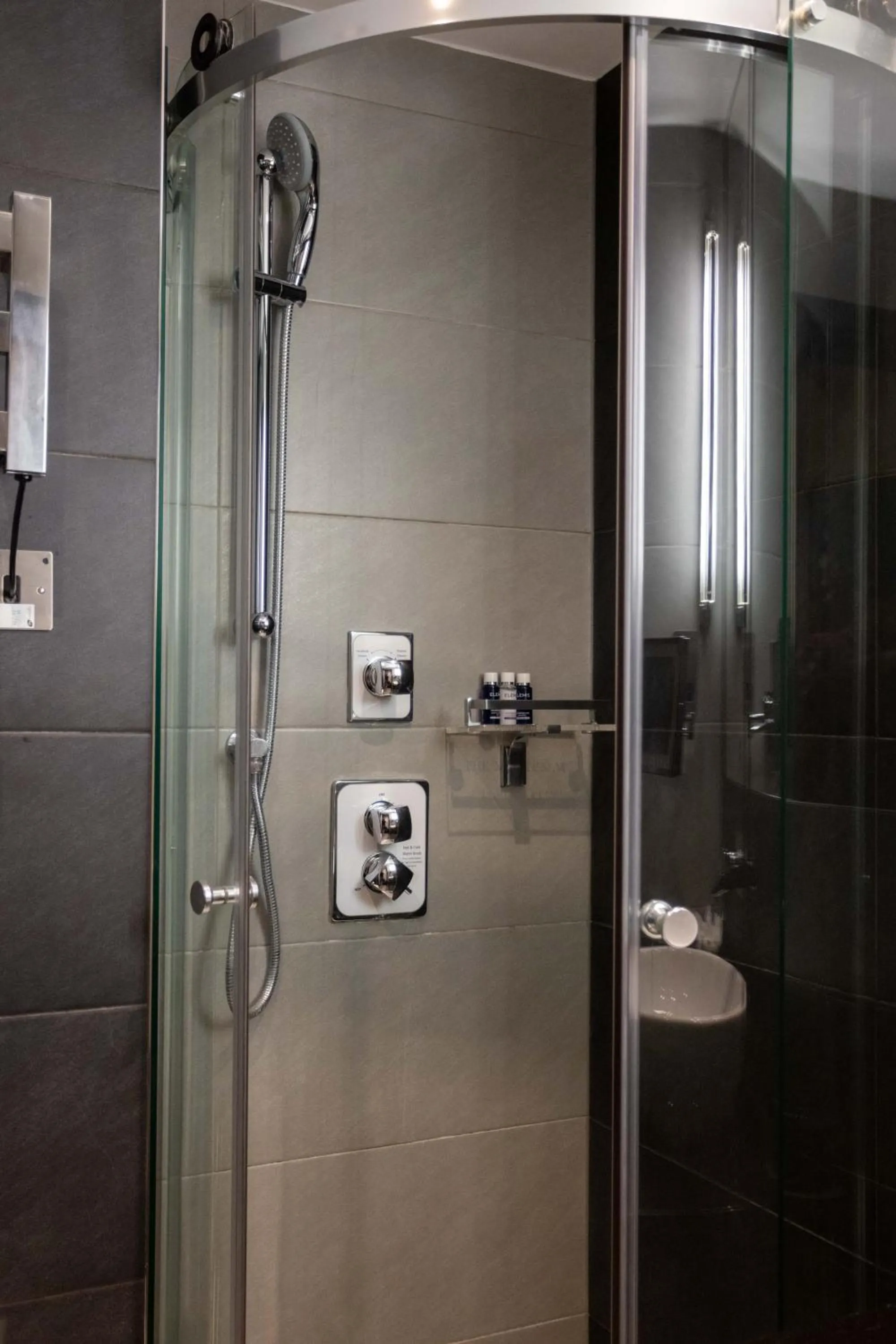Shower in Montcalm Brewery, London City