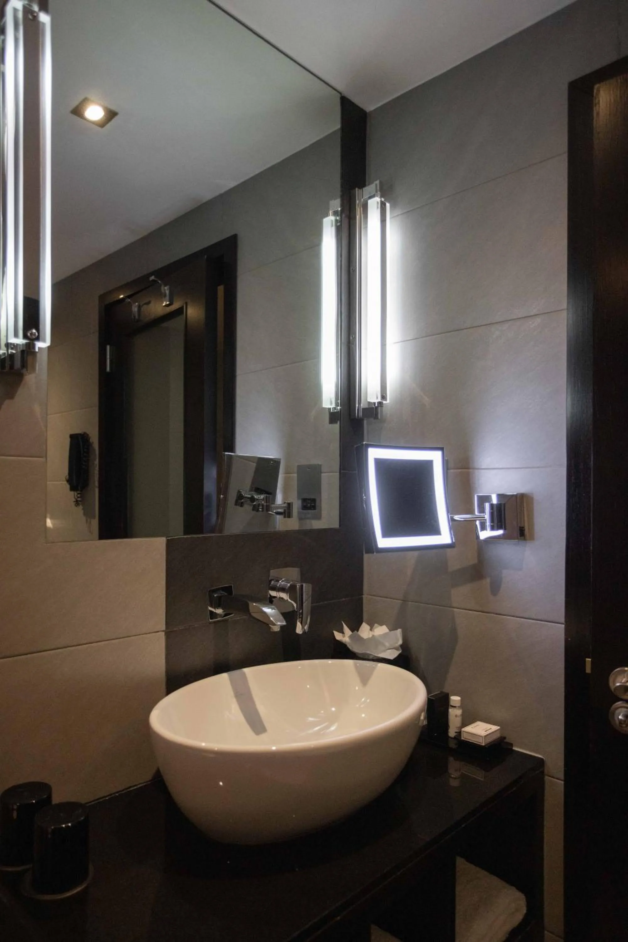 Bathroom in Montcalm Brewery, London City