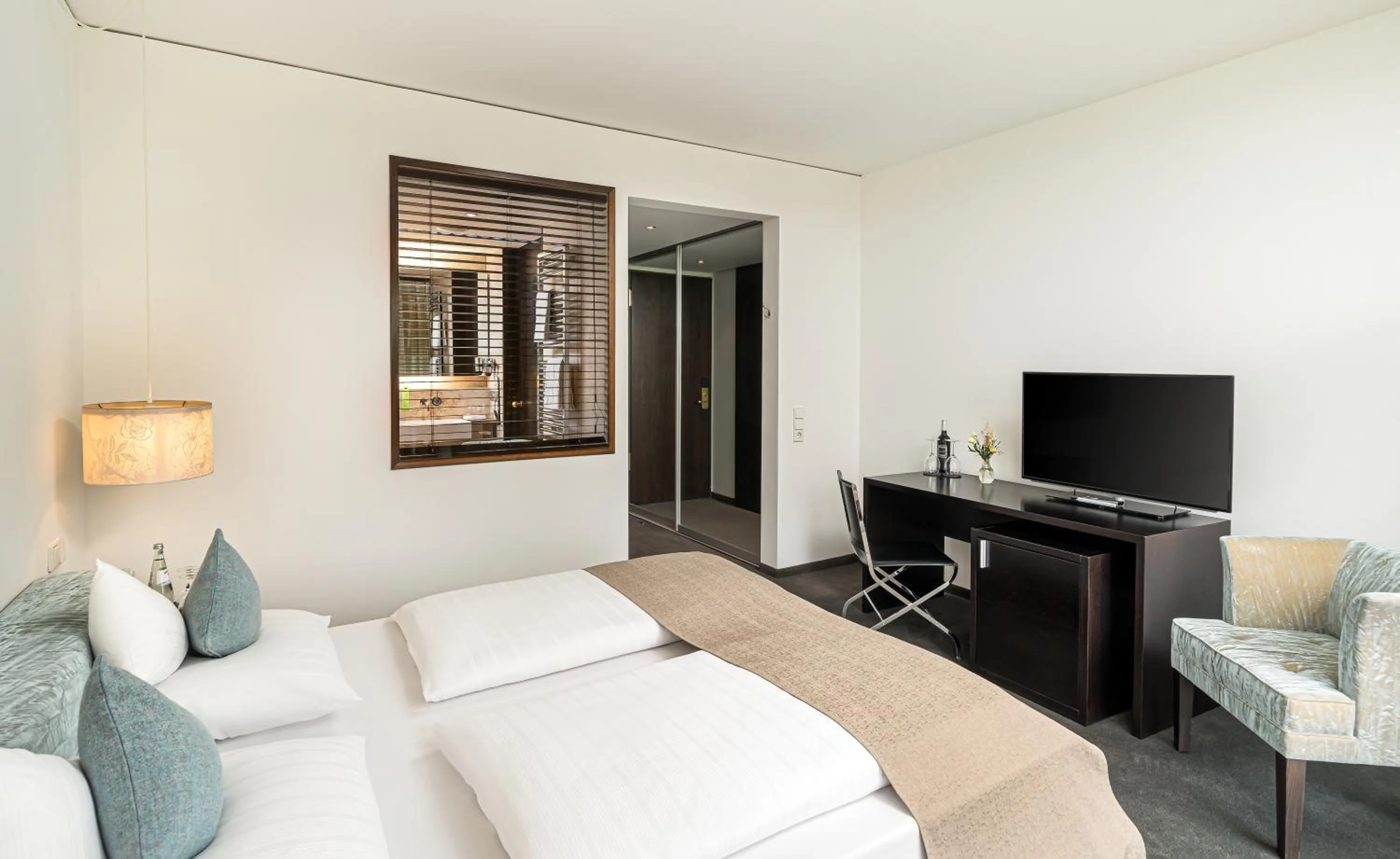 Photo of the whole room, Bed in Angel's - das hotel am golfpark