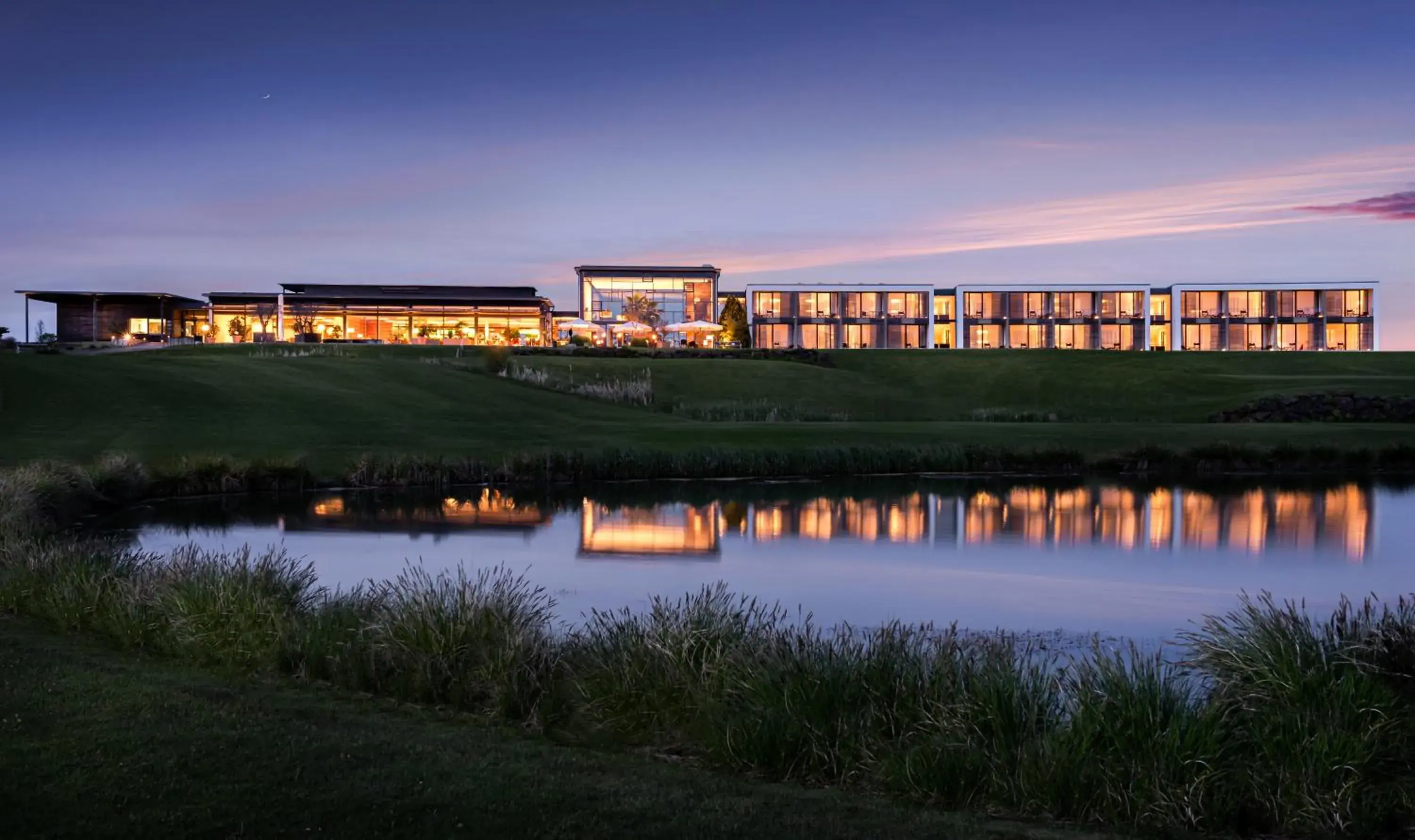 Property building in Angel's - das hotel am golfpark Property building in Angel's - das hotel am golfpark