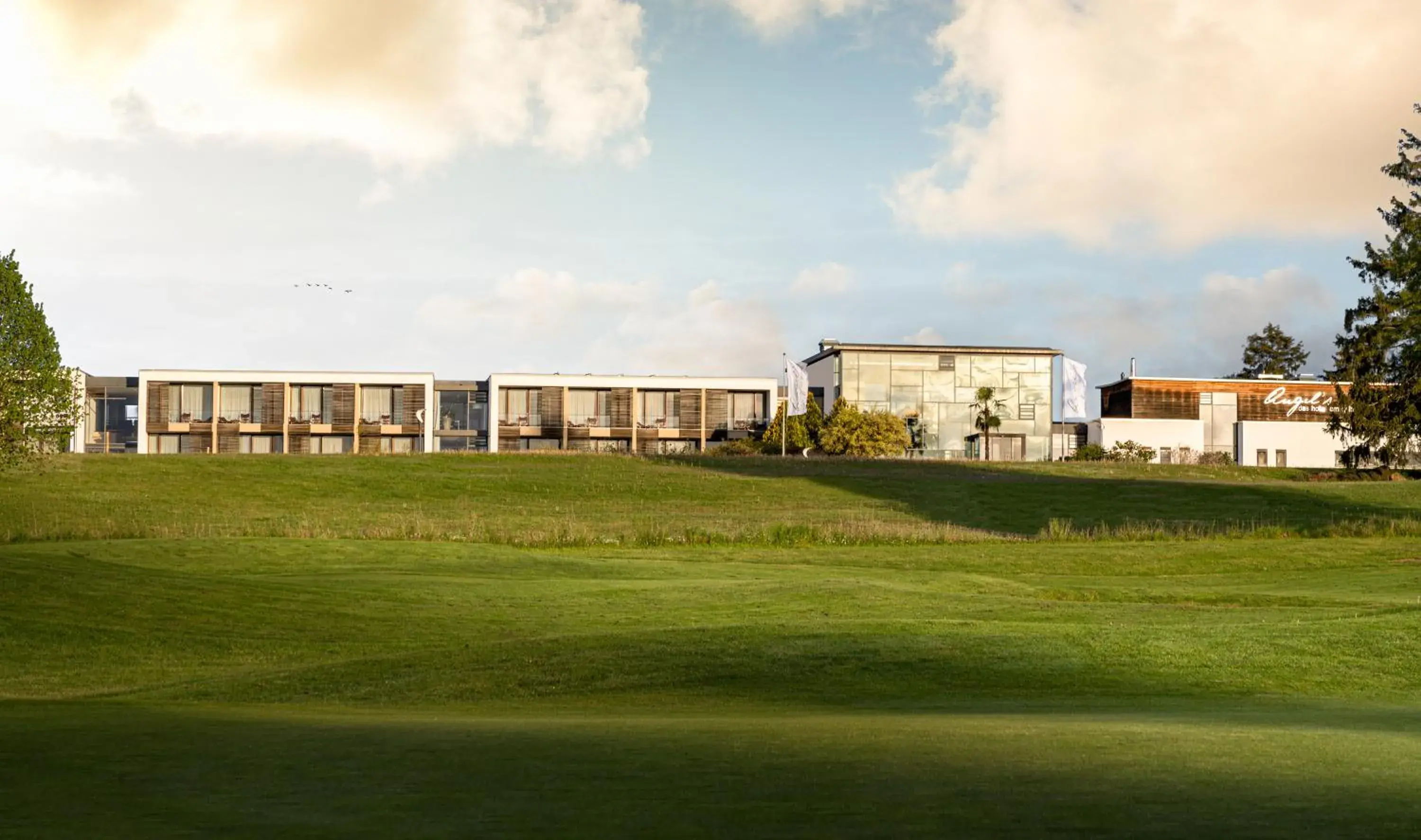 Property building in Angel's - das hotel am golfpark Property building in Angel's - das hotel am golfpark