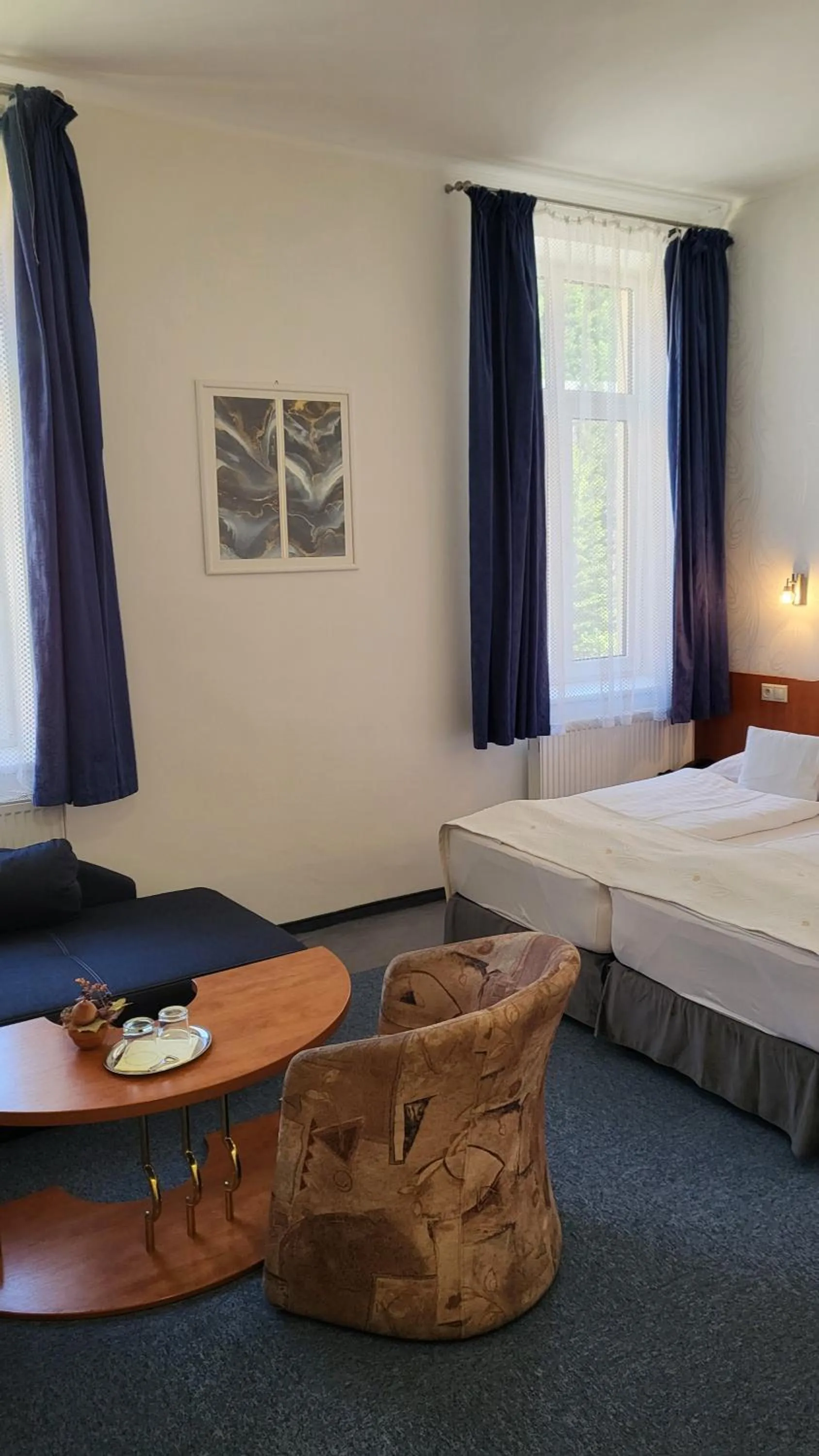 Property building, Bed in Hotel Margit