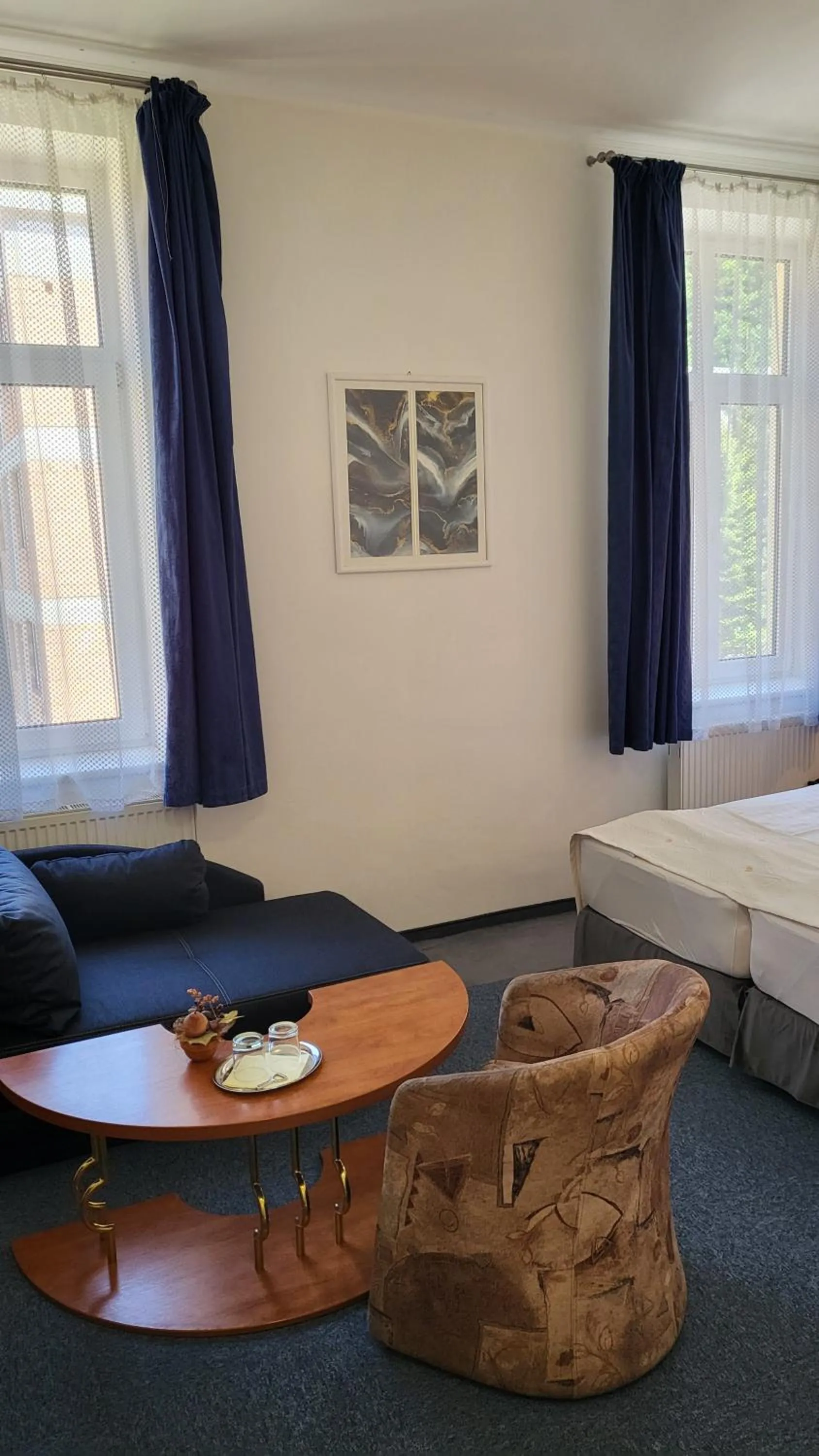 Property building, Bed in Hotel Margit