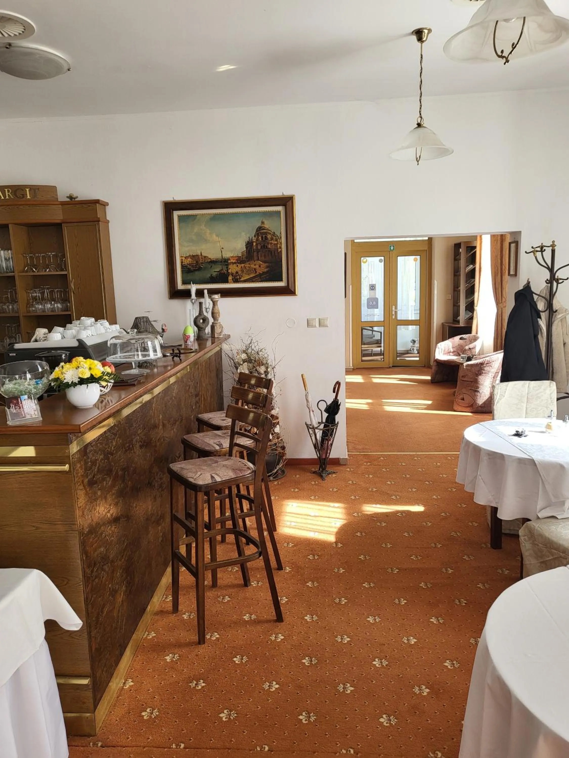 Restaurant/places to eat in Hotel Margit