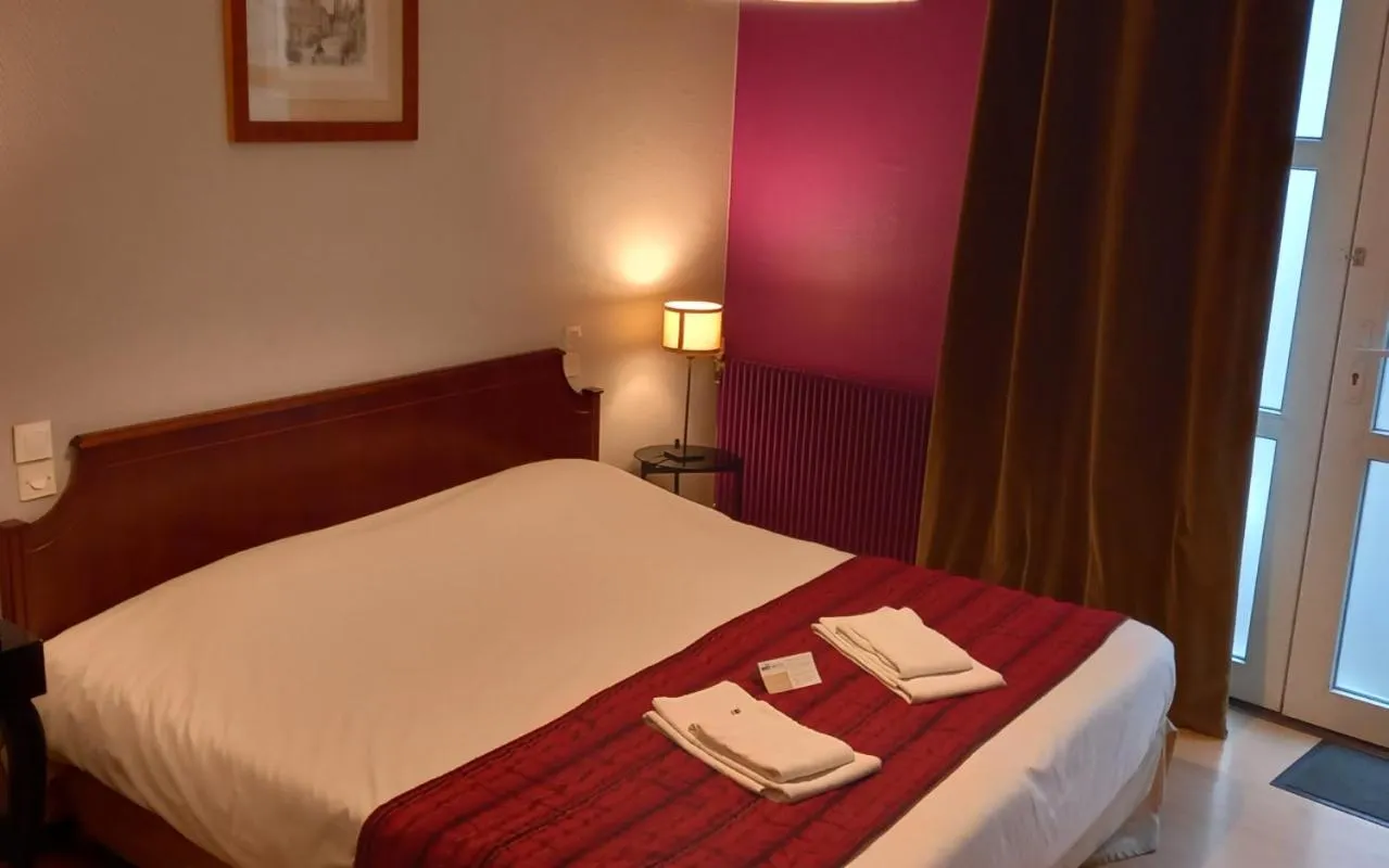 Bedroom, Bed in Brit Hotel Comtes De Champagne - Troyes Centre Historique