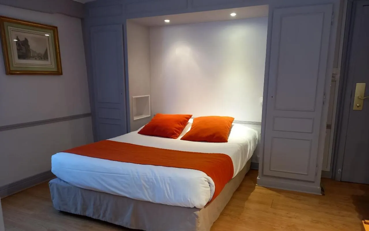 Bedroom, Bed in Brit Hotel Comtes De Champagne - Troyes Centre Historique