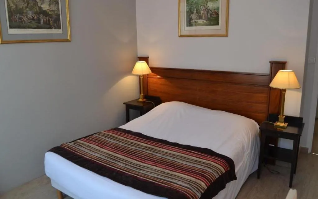 Bedroom, Bed in Brit Hotel Comtes De Champagne - Troyes Centre Historique