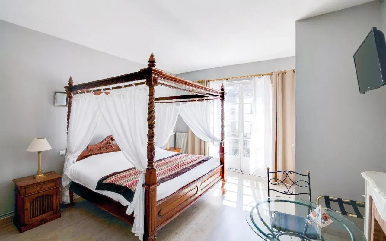 Chambre Lit Double Supérieure in Brit Hotel Comtes De Champagne - Troyes Centre Historique Chambre Lit Double Supérieure in Brit Hotel Comtes De Champagne - Troyes Centre Historique