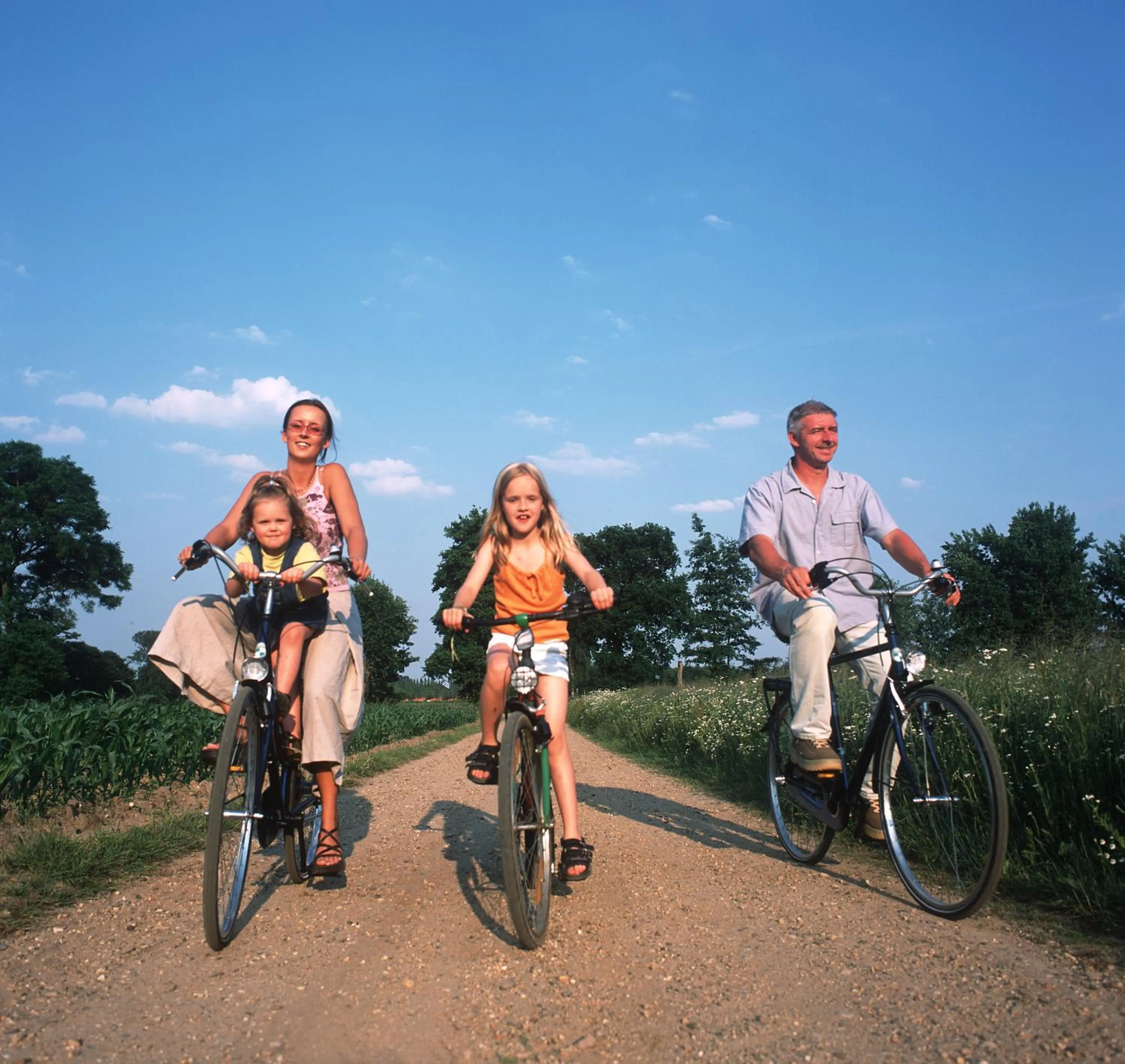 Cycling in Hotel De Boskar Peer
