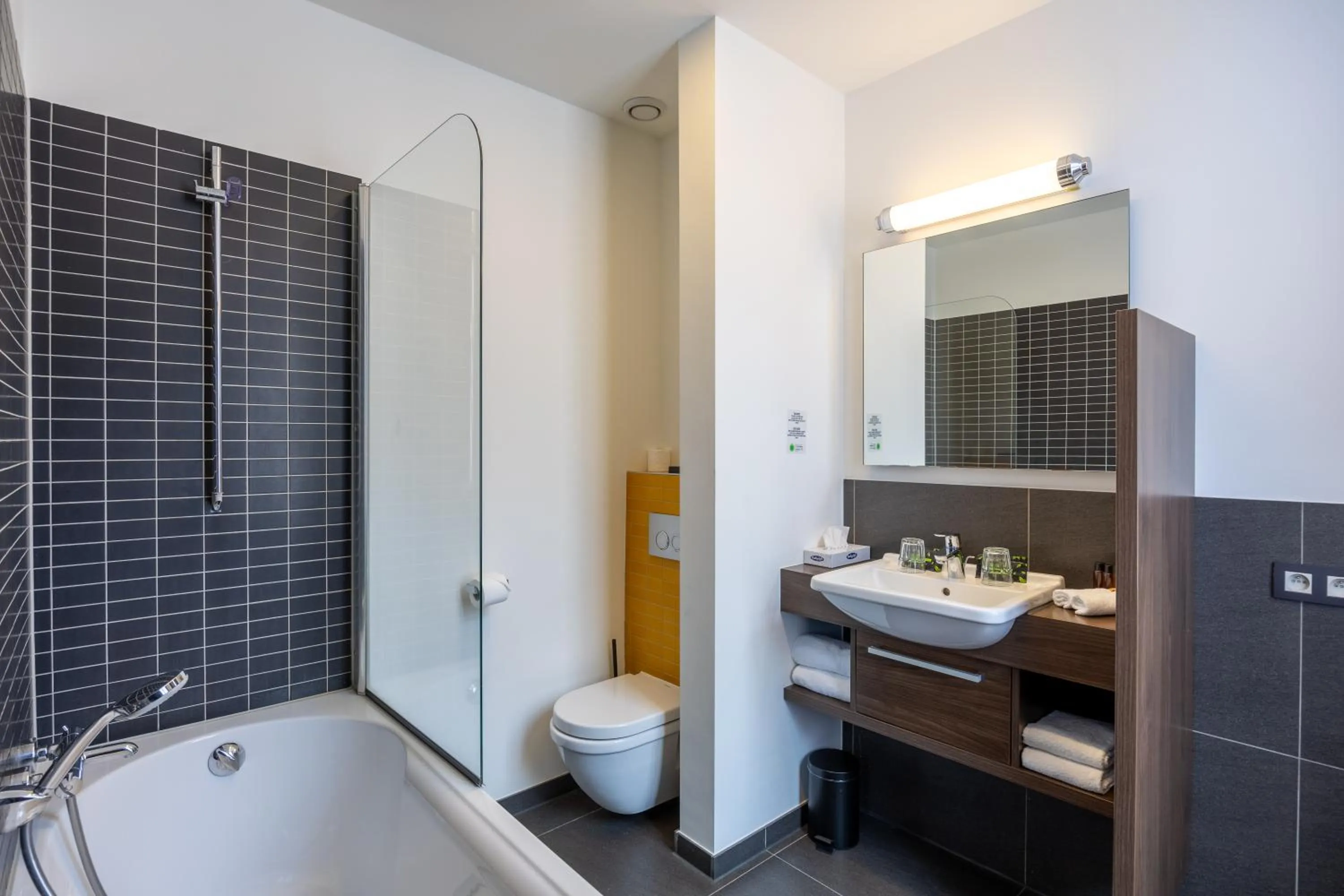 Bathroom in Hotel De Boskar Peer