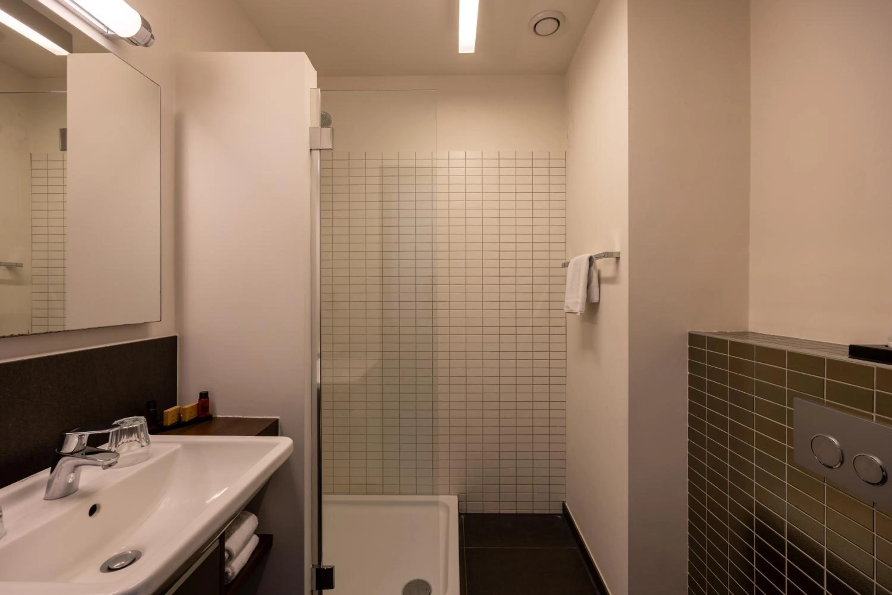 Shower in Hotel De Boskar Peer