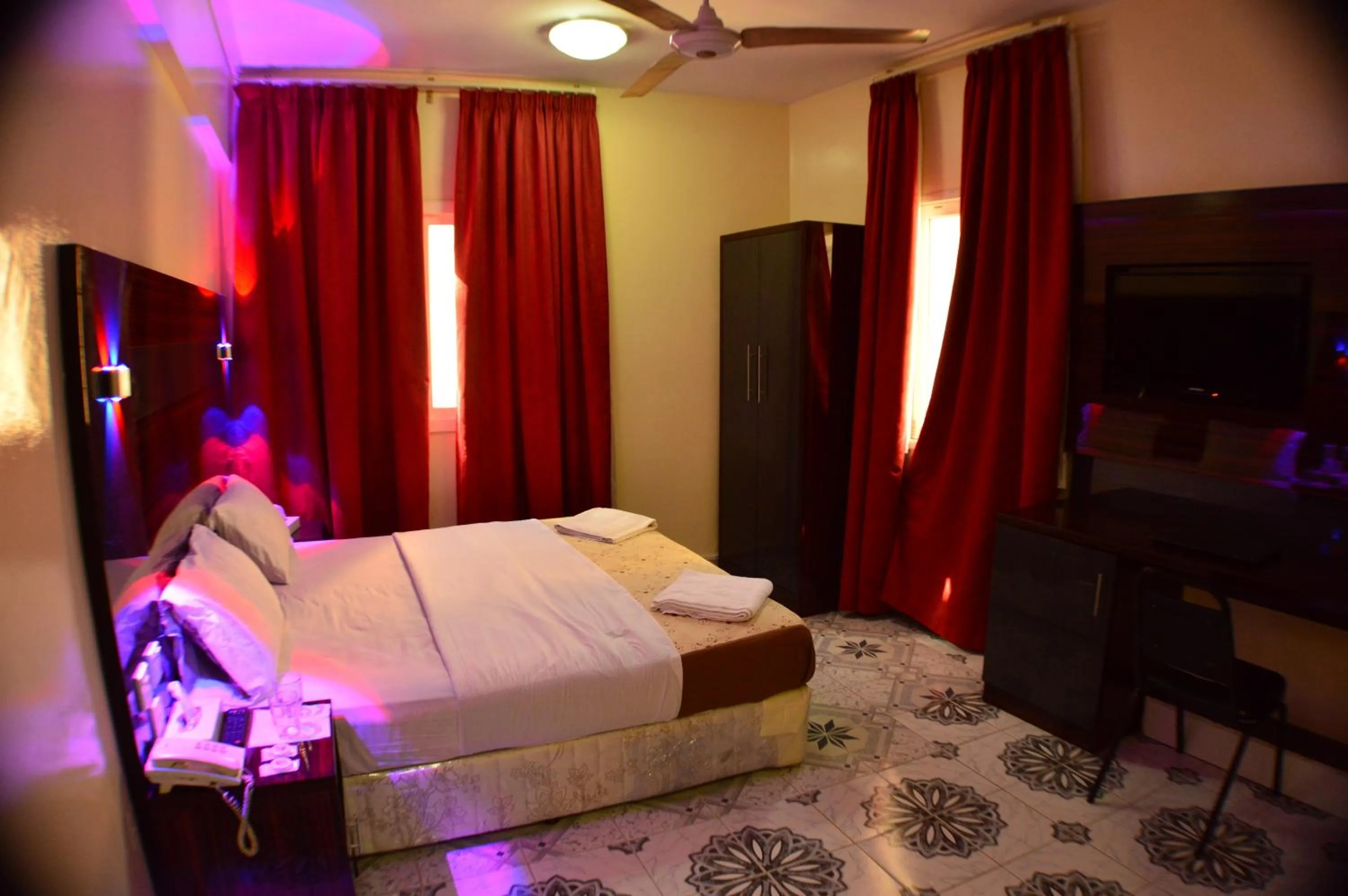 Photo of the whole room, Bed in Tehran Hotel