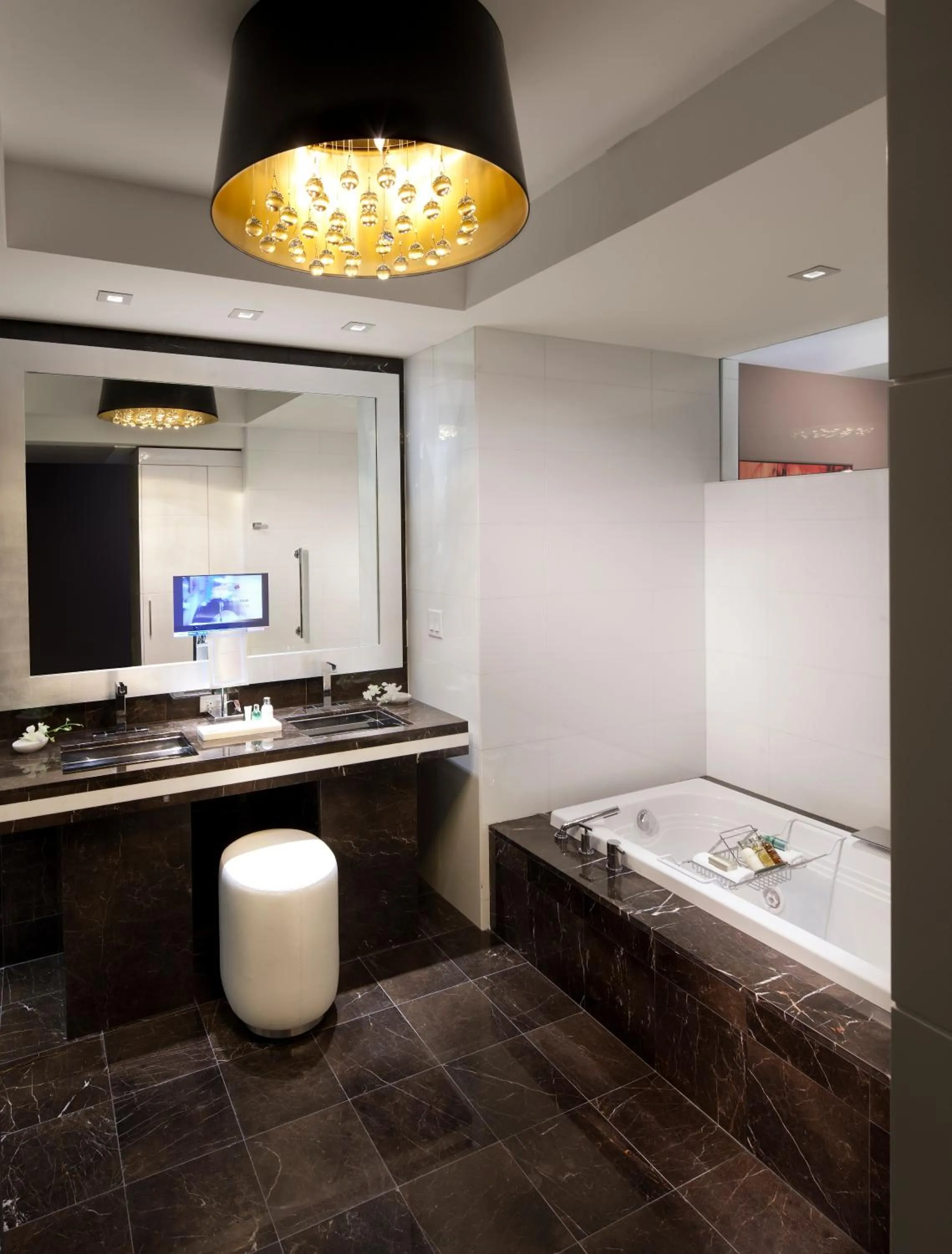 Bathroom in Hotel Beaux Arts, Autograph Collection