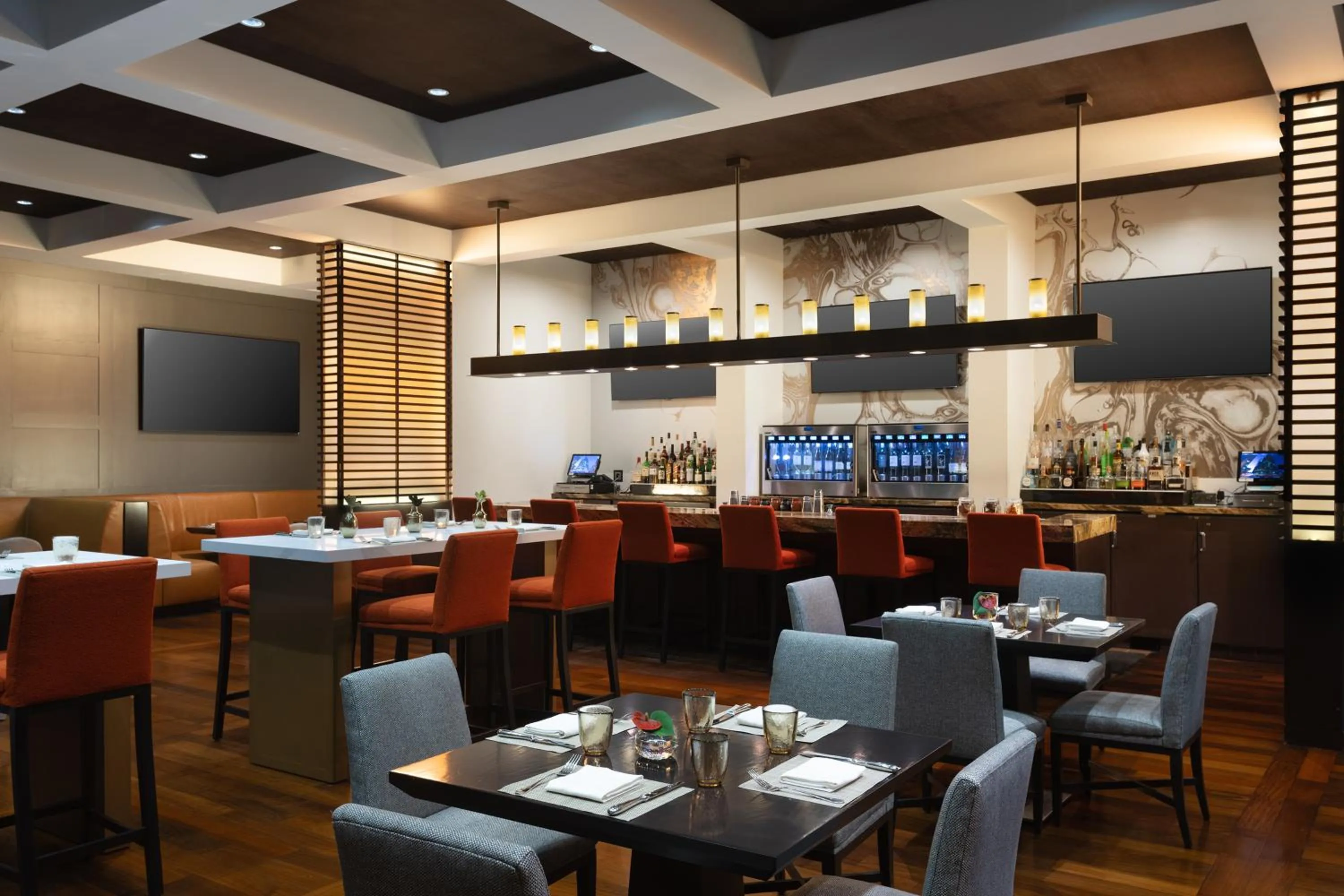 Restaurant/places to eat in Hotel Beaux Arts, Autograph Collection