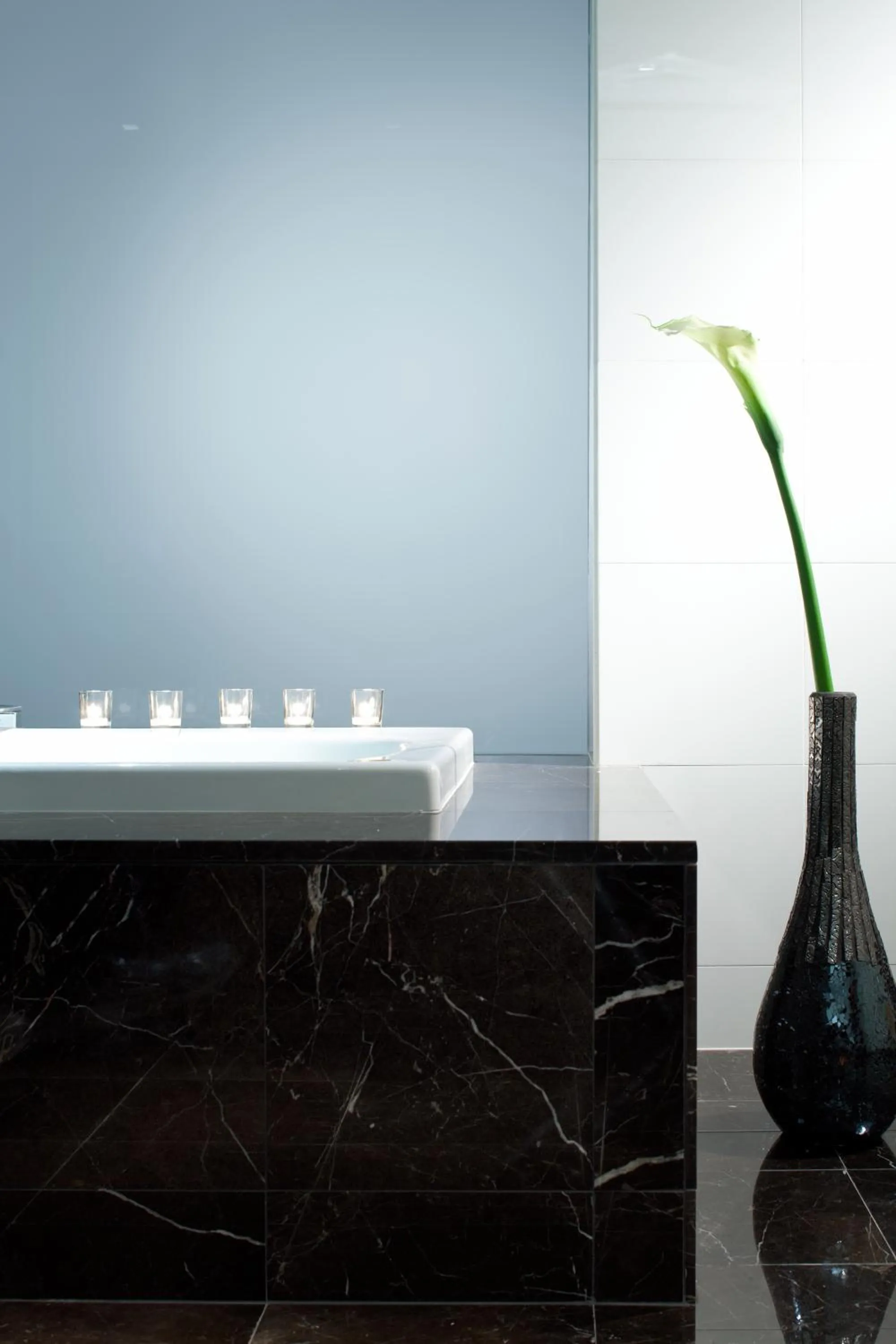 Bathroom in Hotel Beaux Arts, Autograph Collection