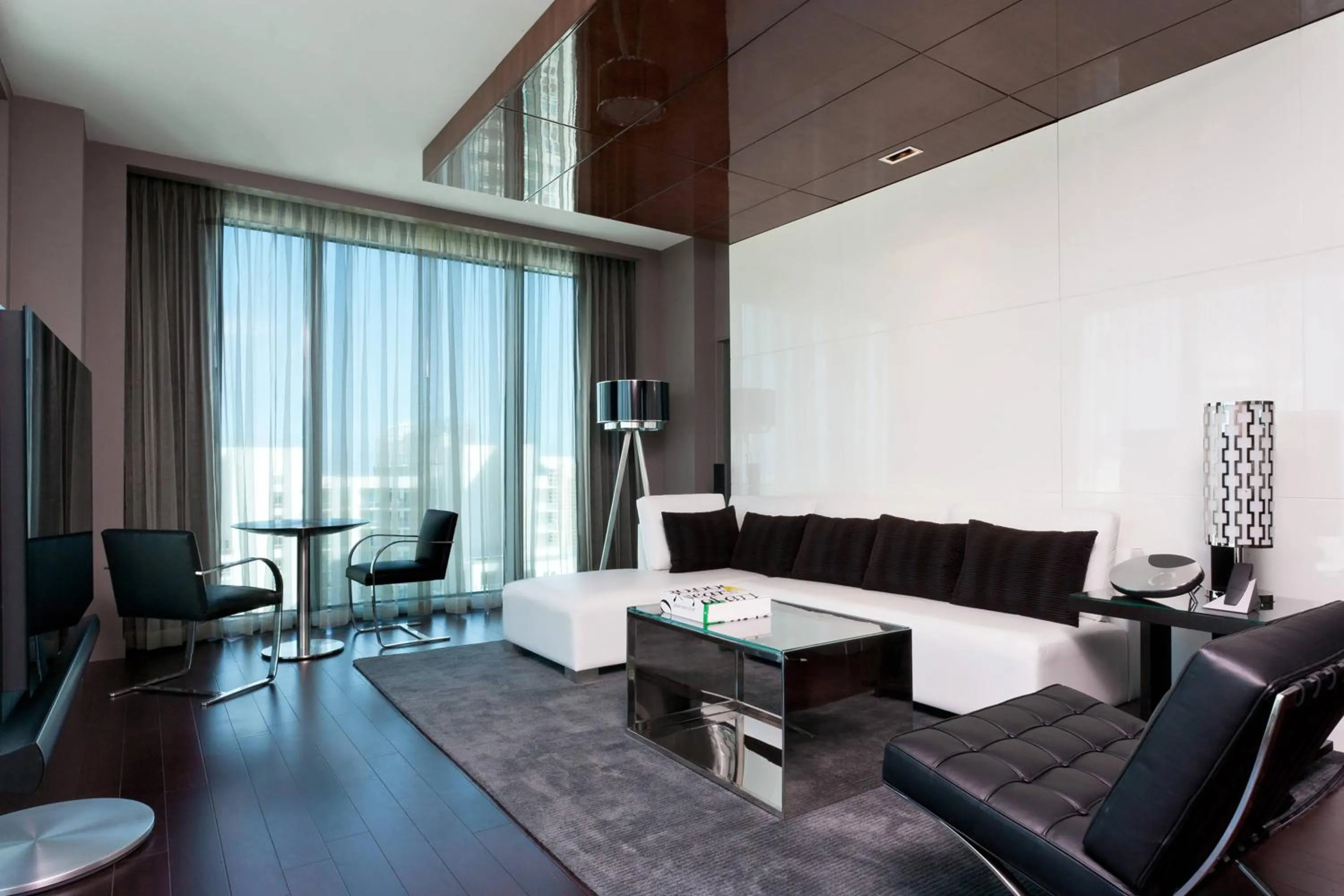 Living room in Hotel Beaux Arts, Autograph Collection