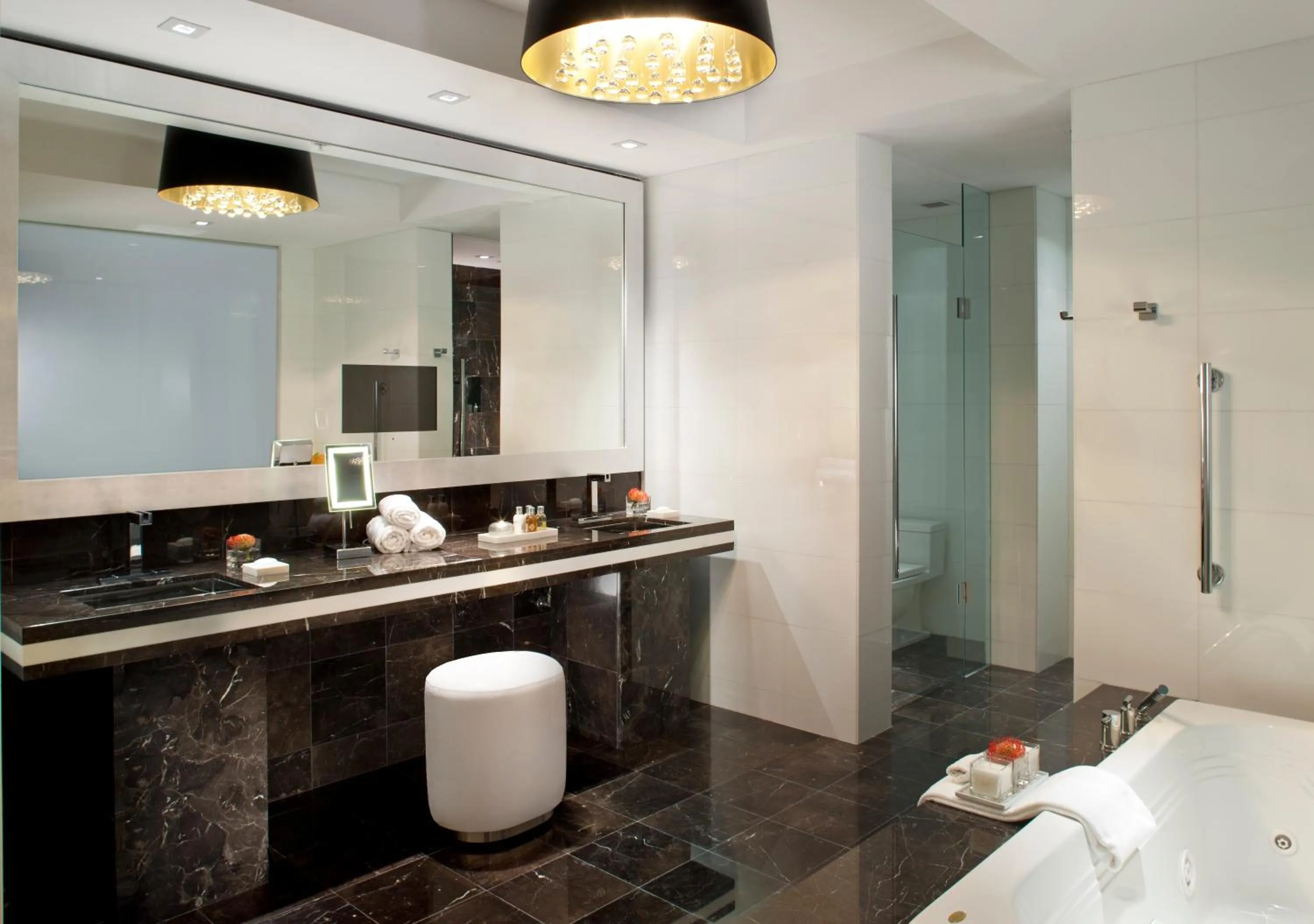 Bathroom in Hotel Beaux Arts, Autograph Collection