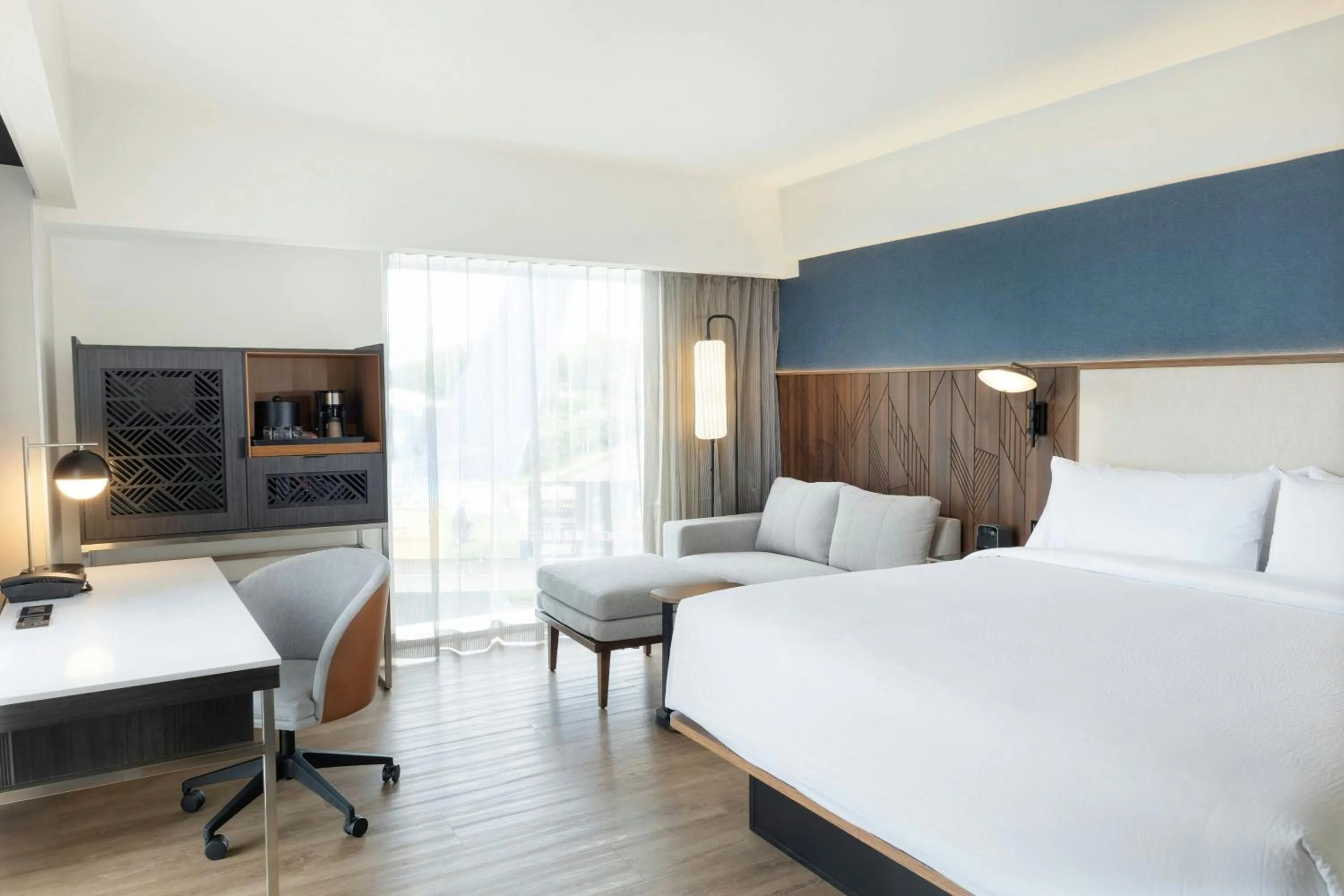 Photo of the whole room, Bed in Courtyard by Marriott Puebla Las Animas