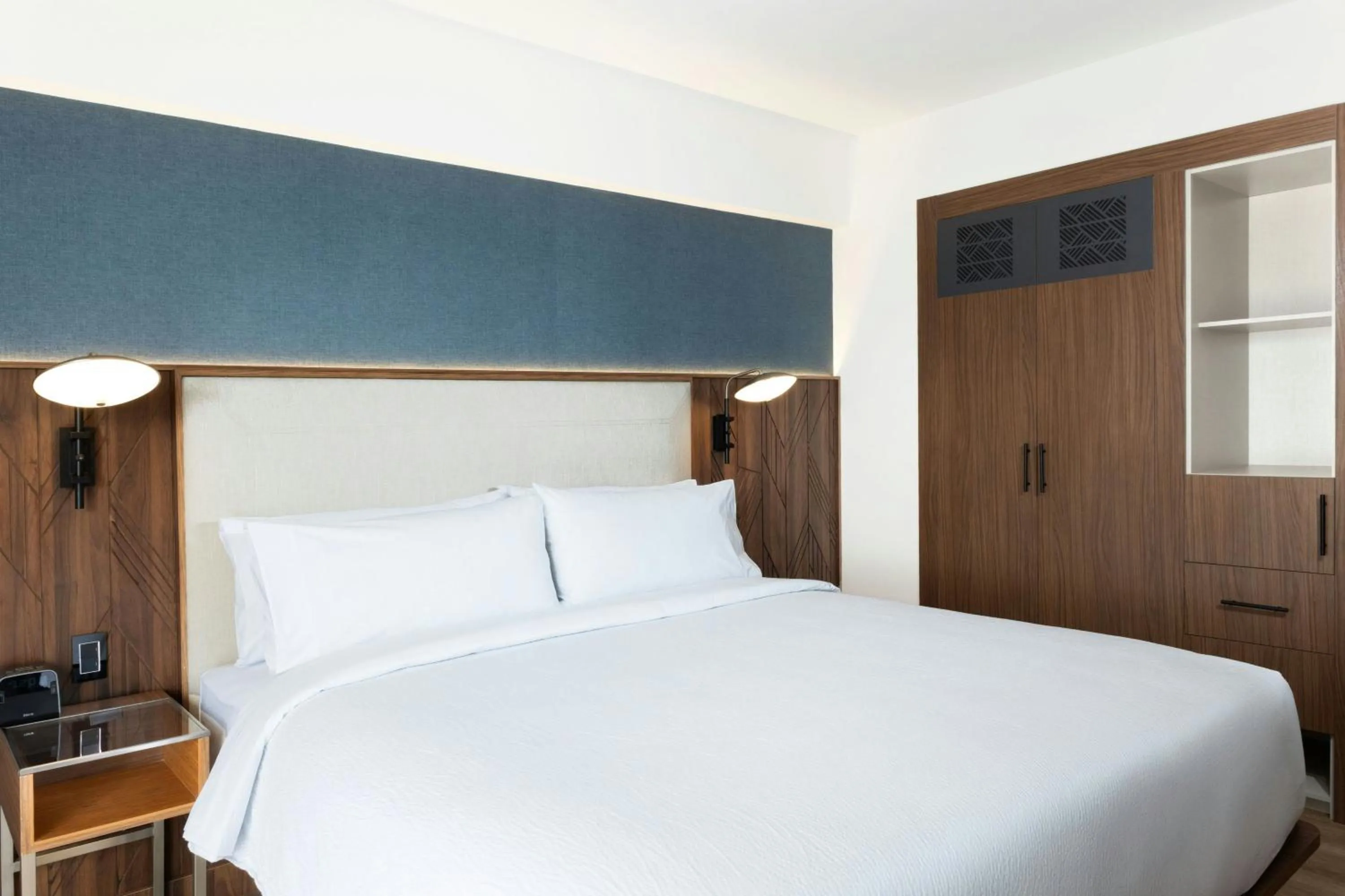 Photo of the whole room, Bed in Courtyard by Marriott Puebla Las Animas