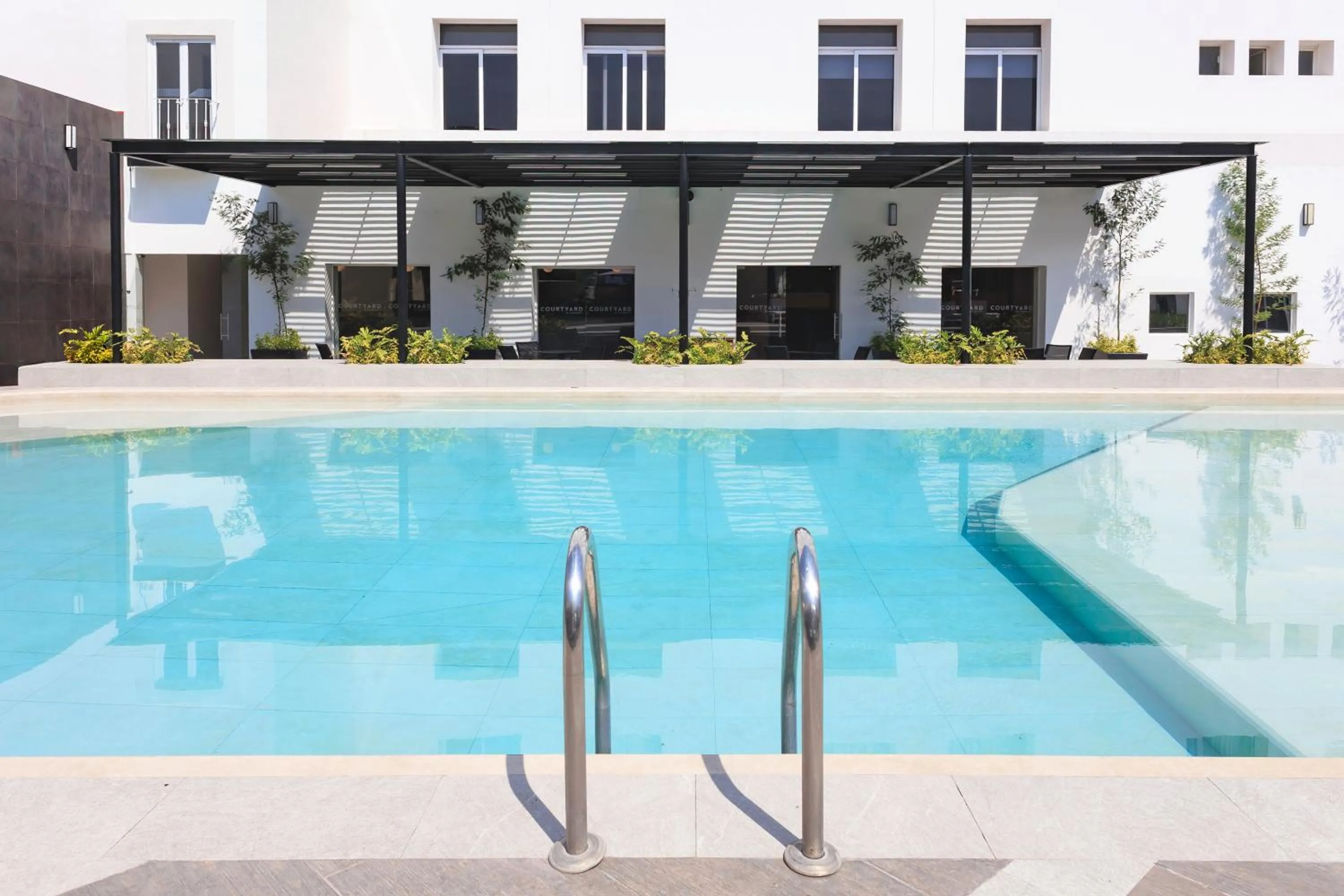 Pool view in Courtyard by Marriott Puebla Las Animas