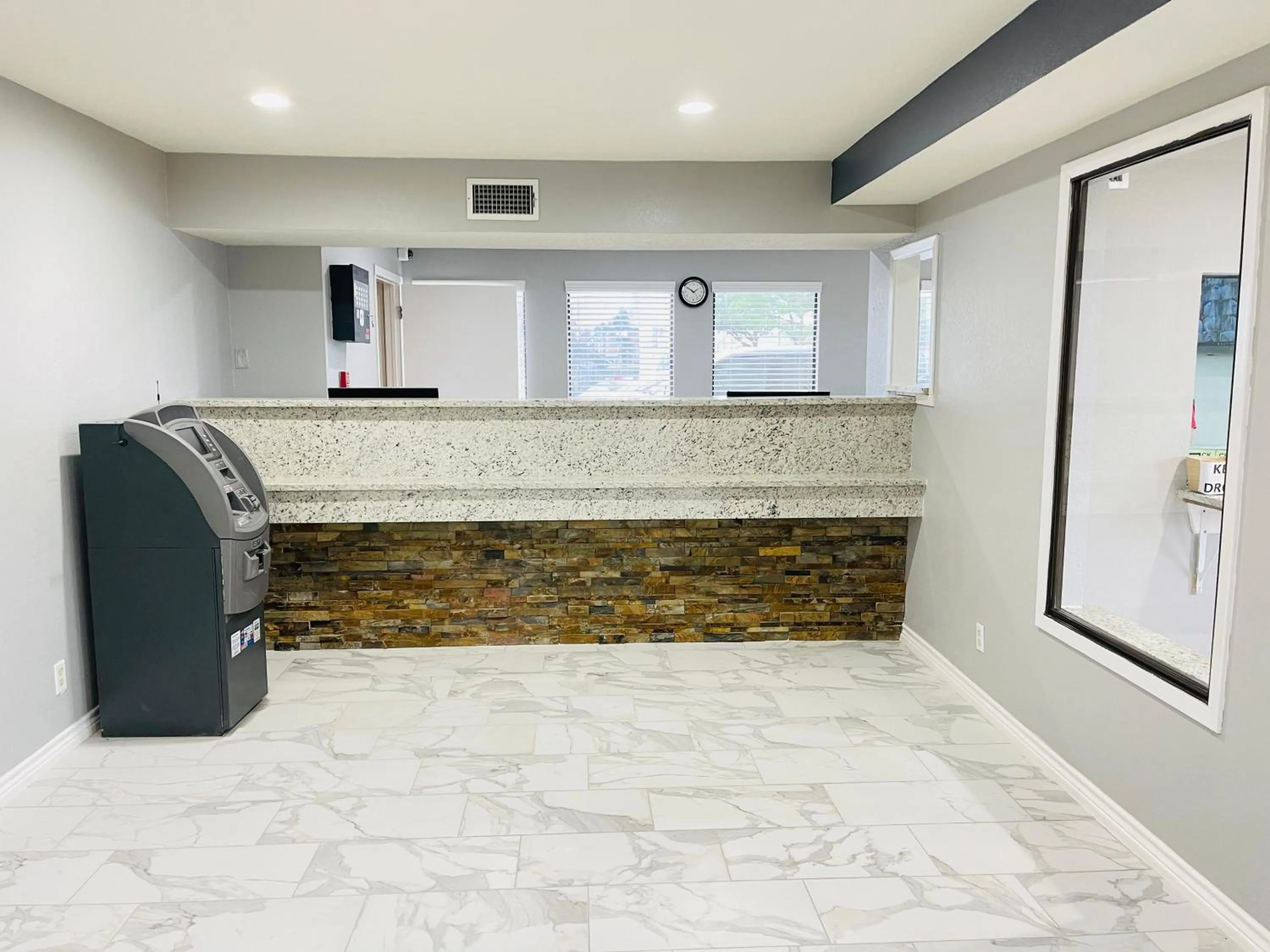 Lobby or reception in Econo Lodge Near Lackland Air Force Base-SeaWorld