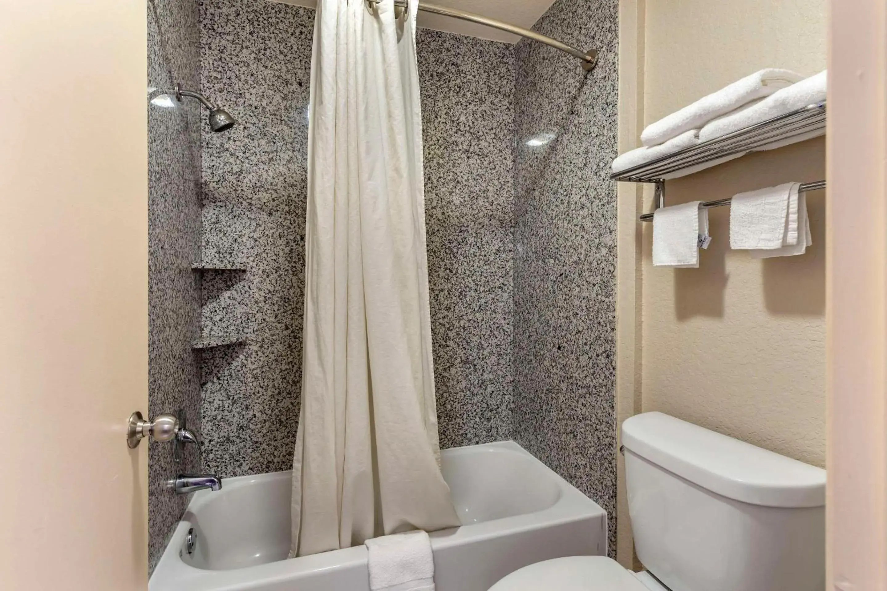 Bedroom in Econo Lodge Near Lackland Air Force Base-SeaWorld Bedroom in Econo Lodge Near Lackland Air Force Base-SeaWorld