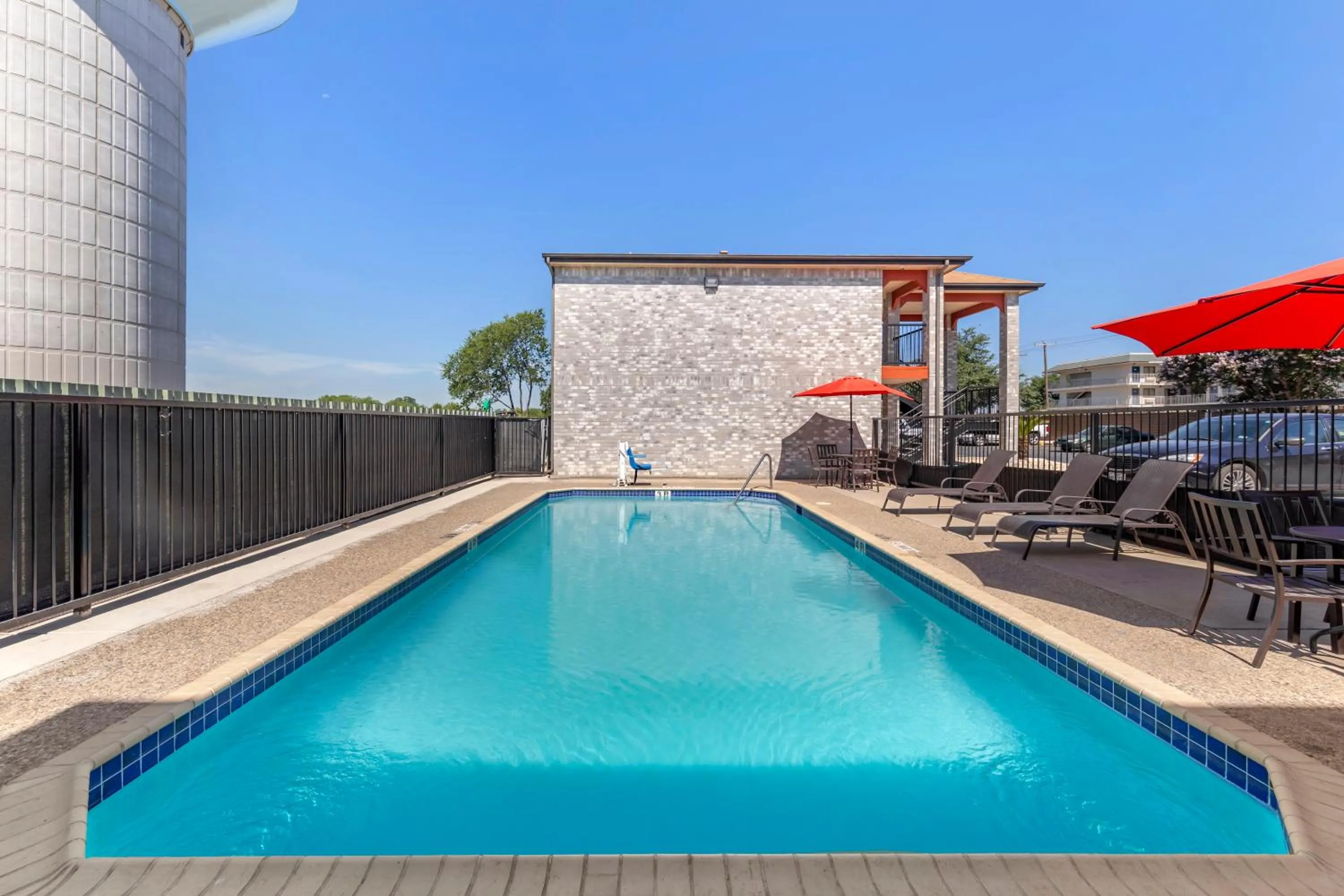 Dining area in Econo Lodge Near Lackland Air Force Base-SeaWorld
