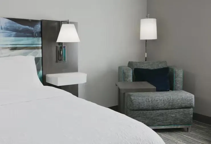 Bedroom, Bed in Hampton Inn By Hilton Wichita Northwest