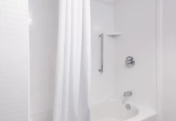 Bathroom in Hampton Inn By Hilton Wichita Northwest