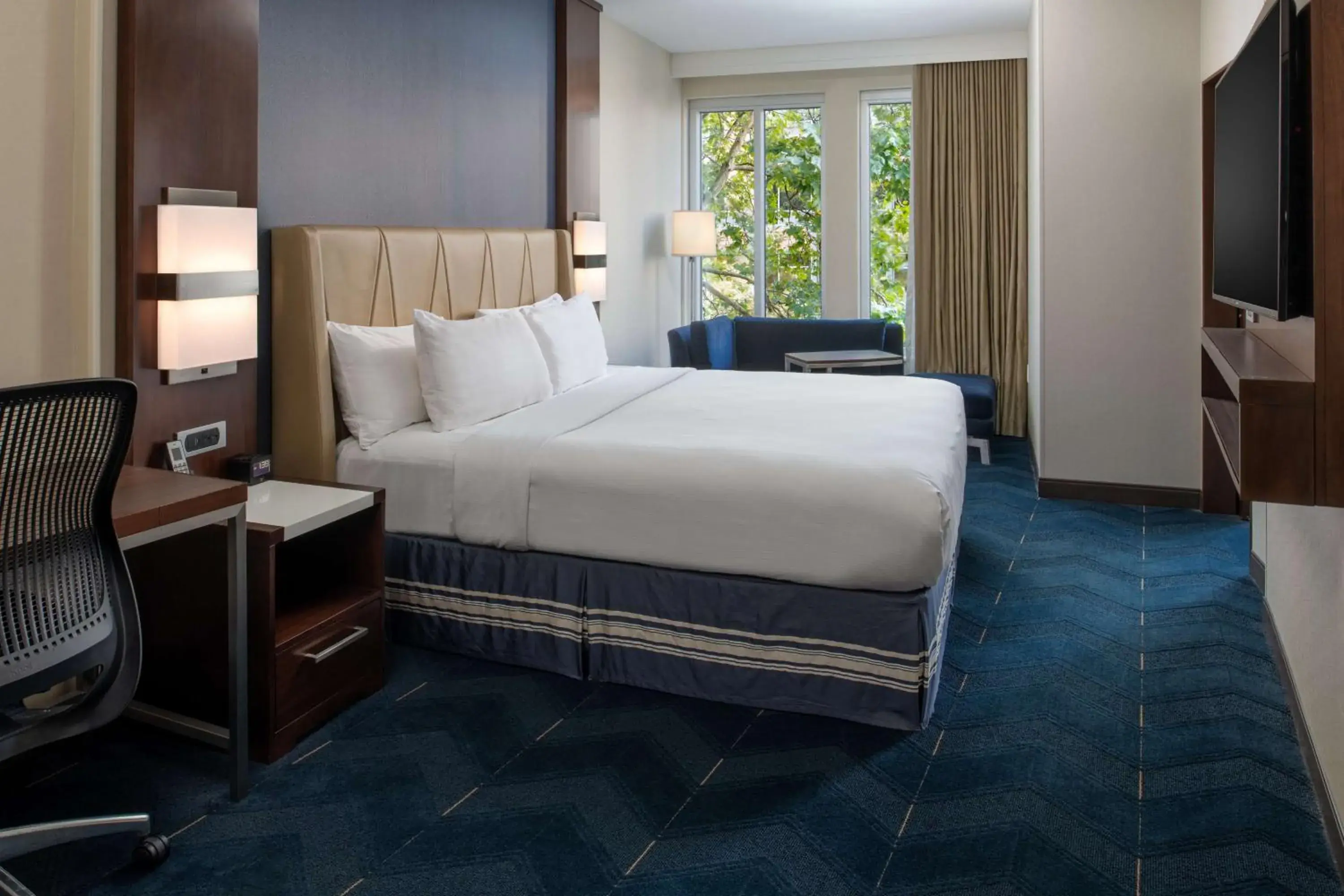 Living room, Bed in Embassy Suites By Hilton Seattle Downtown Pioneer Square Living room, Bed in Embassy Suites By Hilton Seattle Downtown Pioneer Square