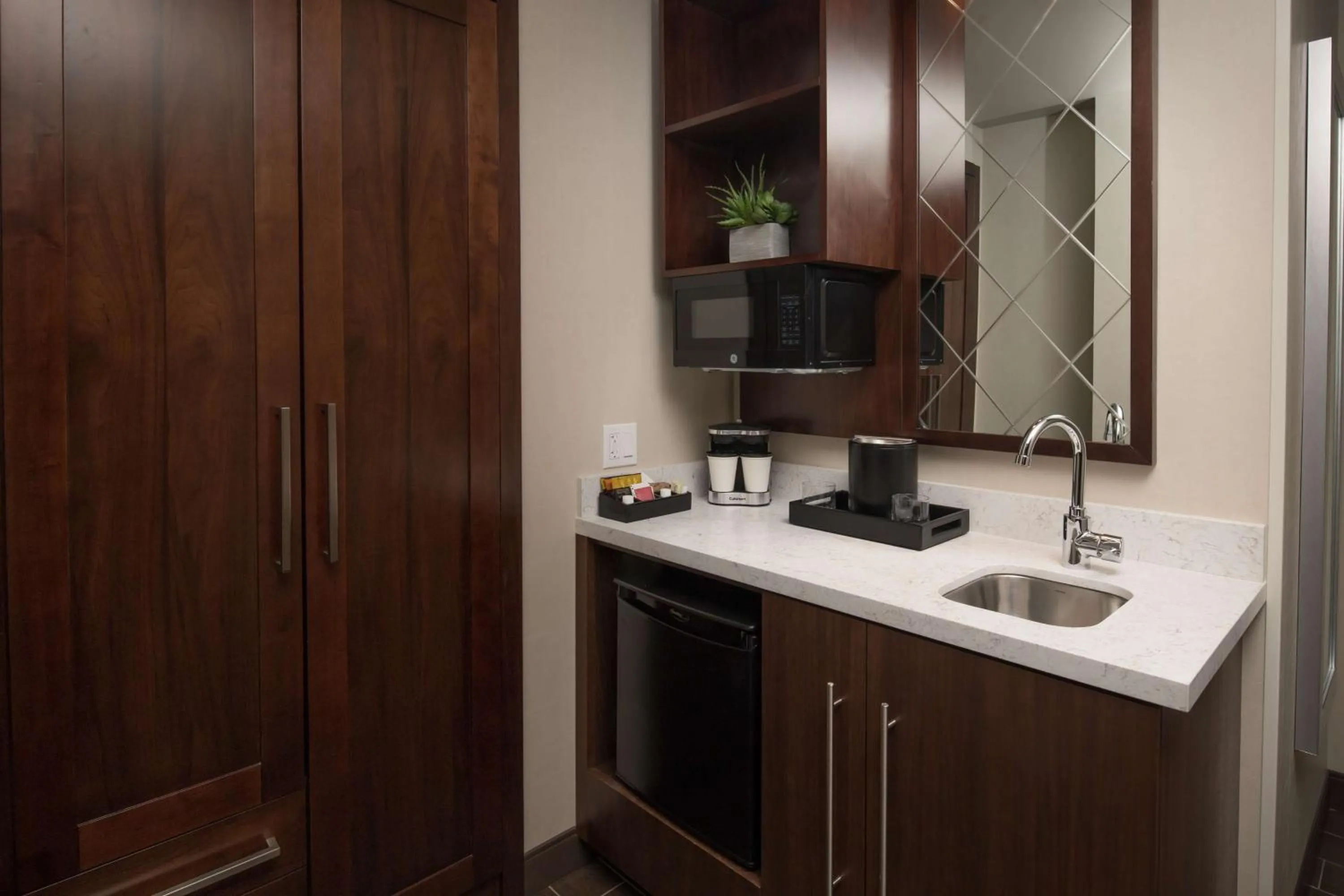 Kitchen or kitchenette in Embassy Suites By Hilton Seattle Downtown Pioneer Square