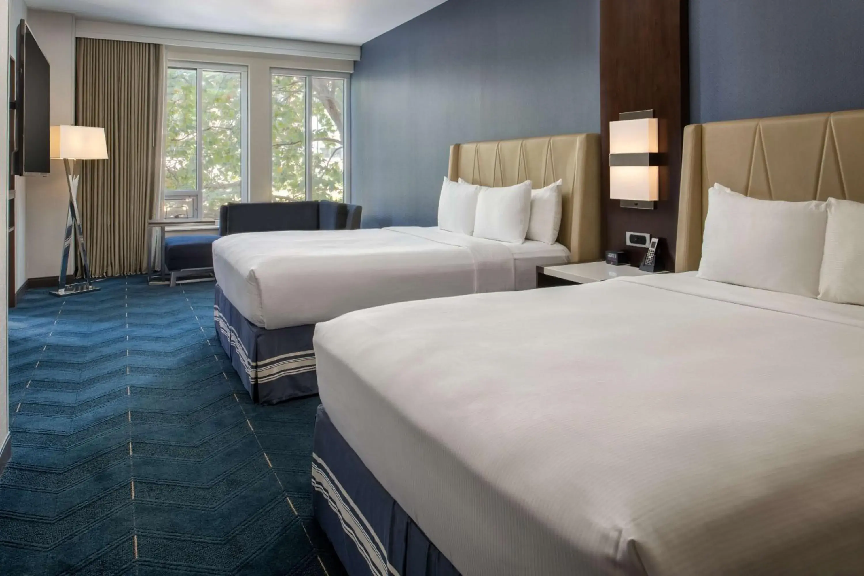 Bed in Embassy Suites By Hilton Seattle Downtown Pioneer Square Bed in Embassy Suites By Hilton Seattle Downtown Pioneer Square