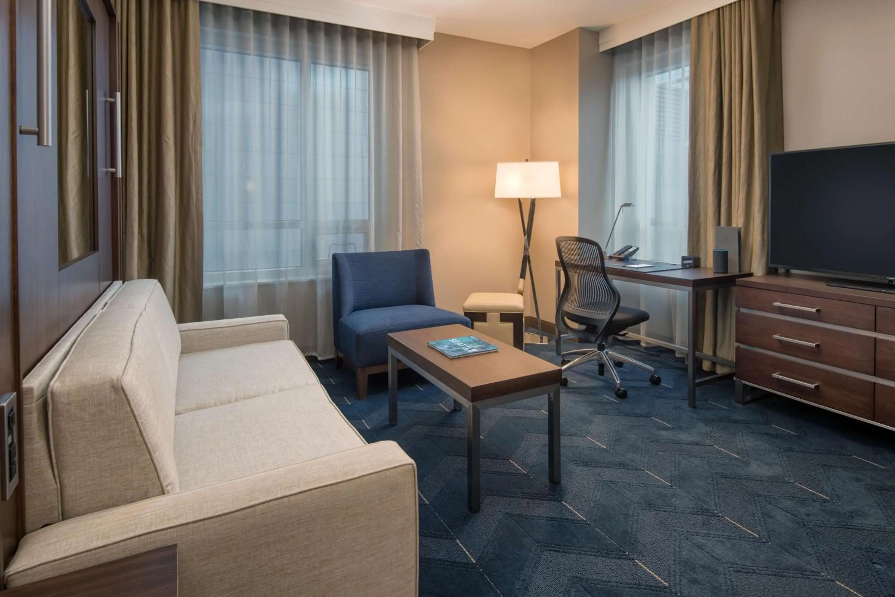 Bedroom in Embassy Suites By Hilton Seattle Downtown Pioneer Square