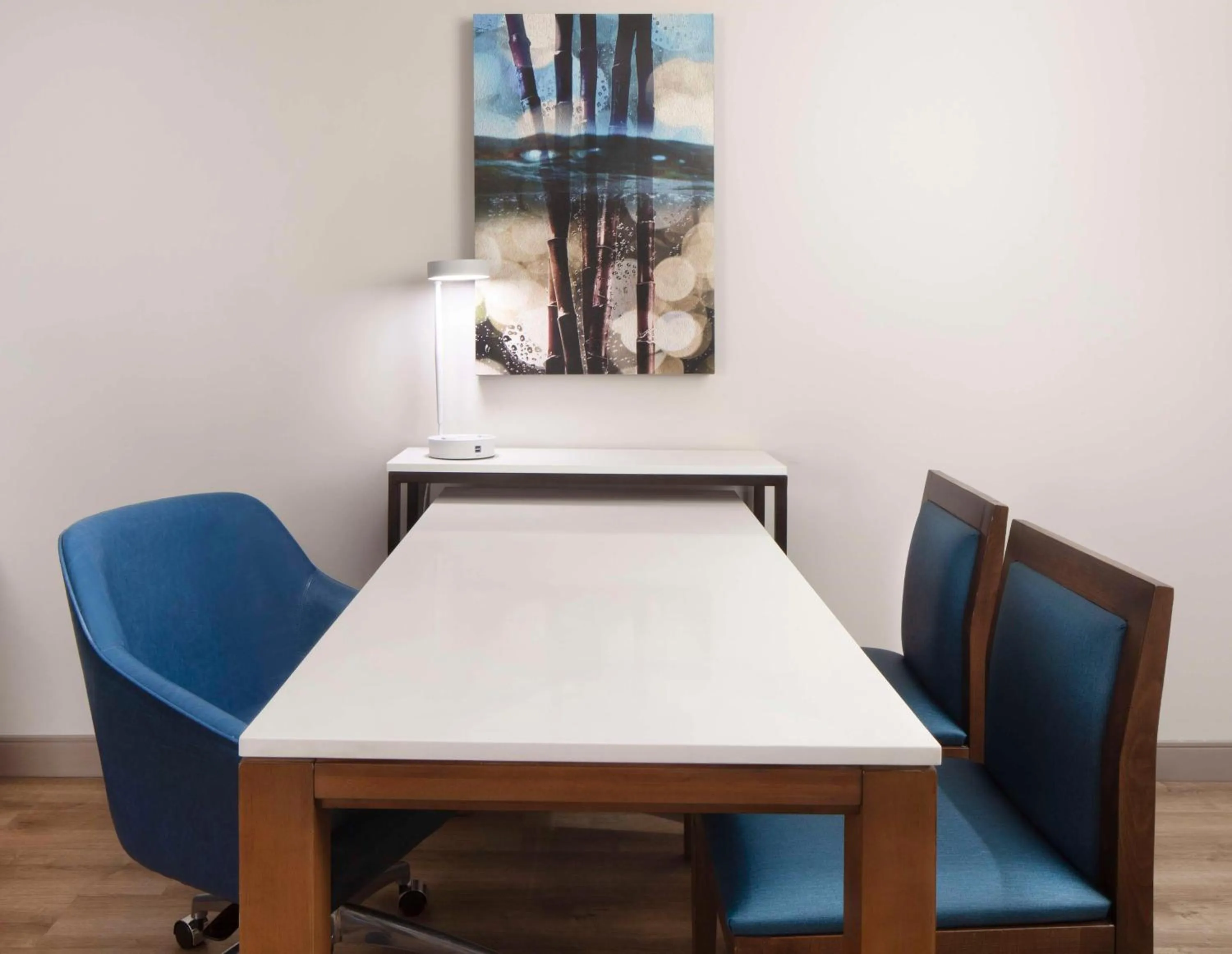 Kitchen or kitchenette in Embassy Suites By Hilton Sarasota