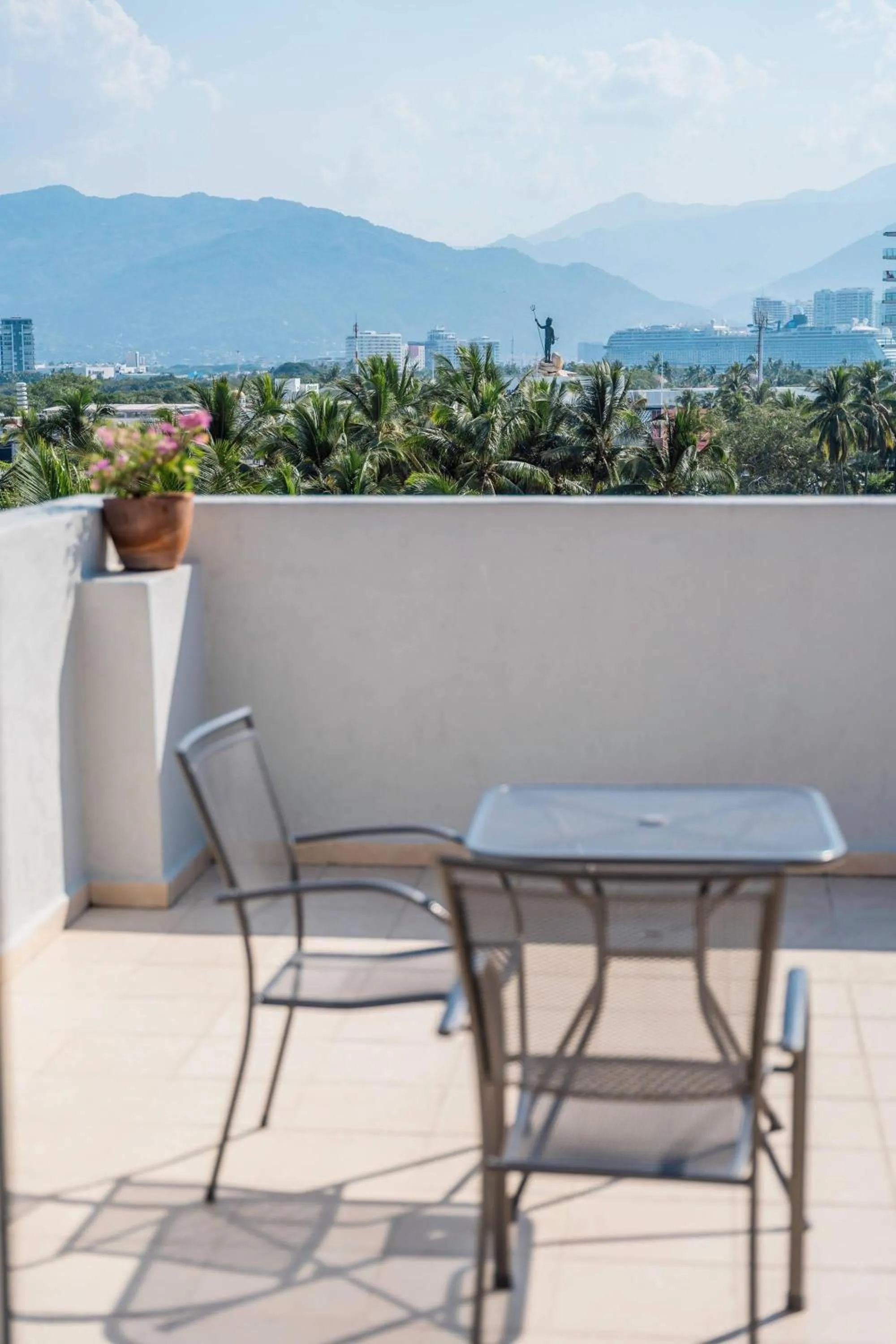 Bedroom in Comfort Inn Puerto Vallarta Golfside & Marina