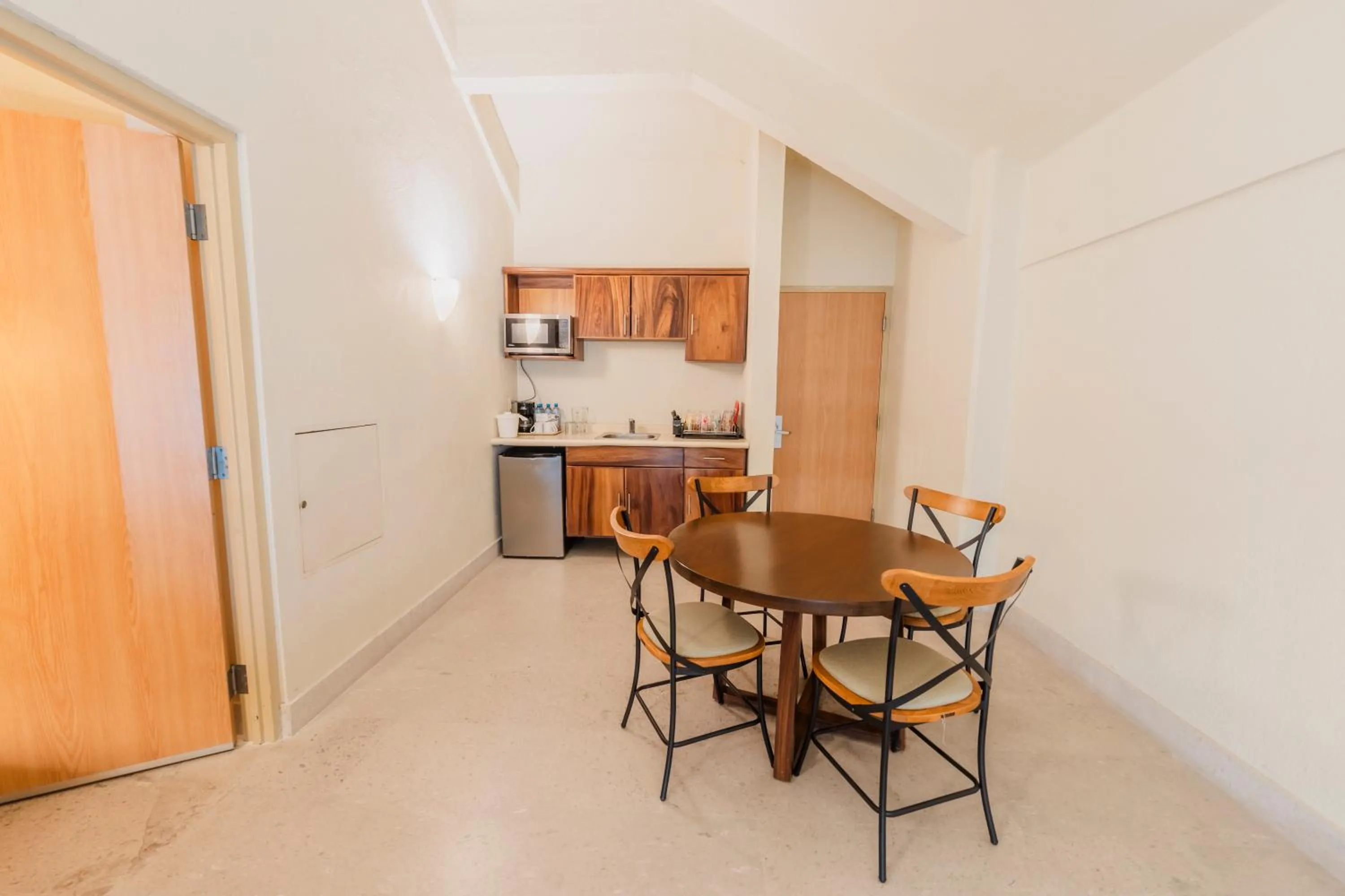 Dining area in Comfort Inn Puerto Vallarta Golfside & Marina