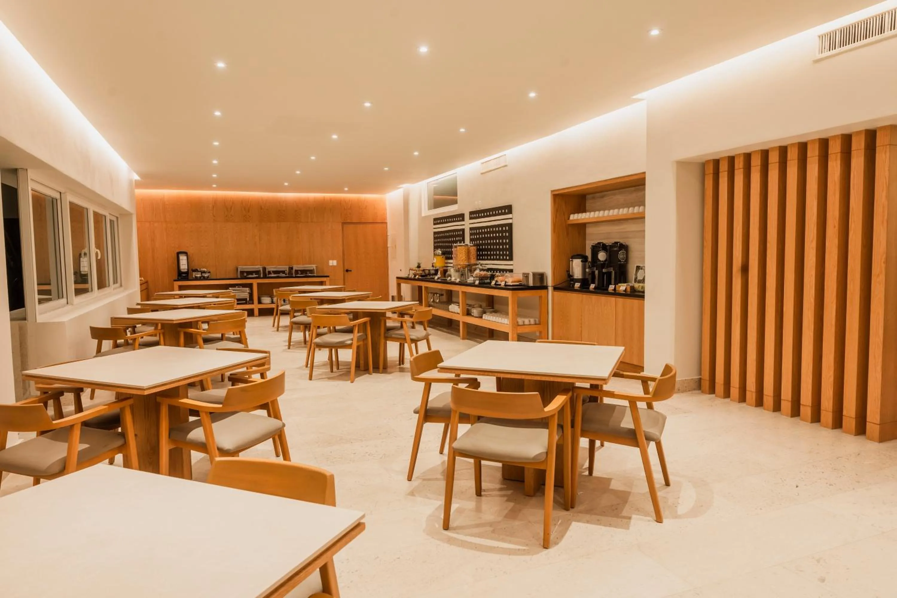 Restaurant/places to eat in Comfort Inn Puerto Vallarta Golfside & Marina