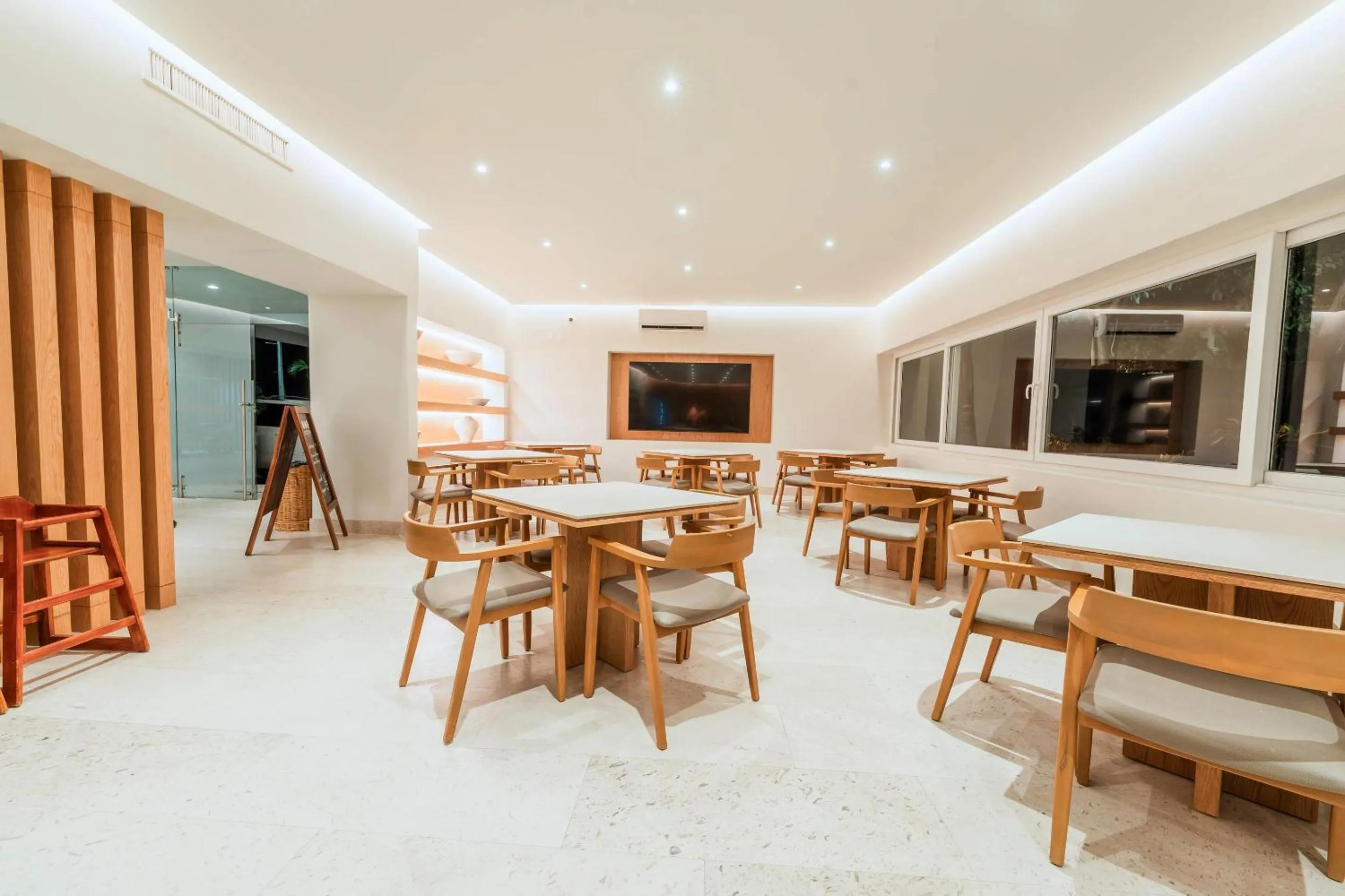 Restaurant/places to eat in Comfort Inn Puerto Vallarta Golfside & Marina