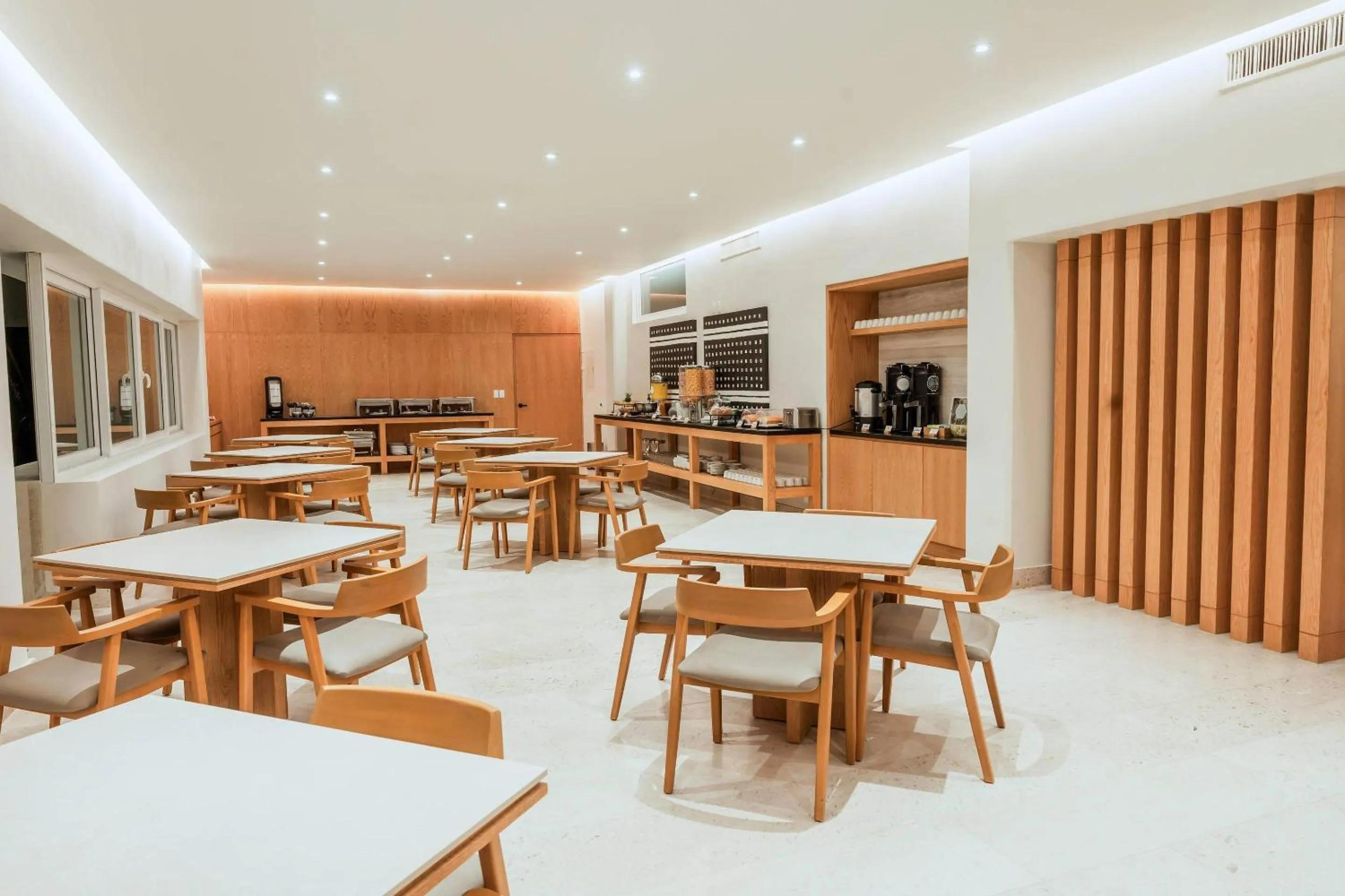 Restaurant/places to eat in Comfort Inn Puerto Vallarta Golfside & Marina