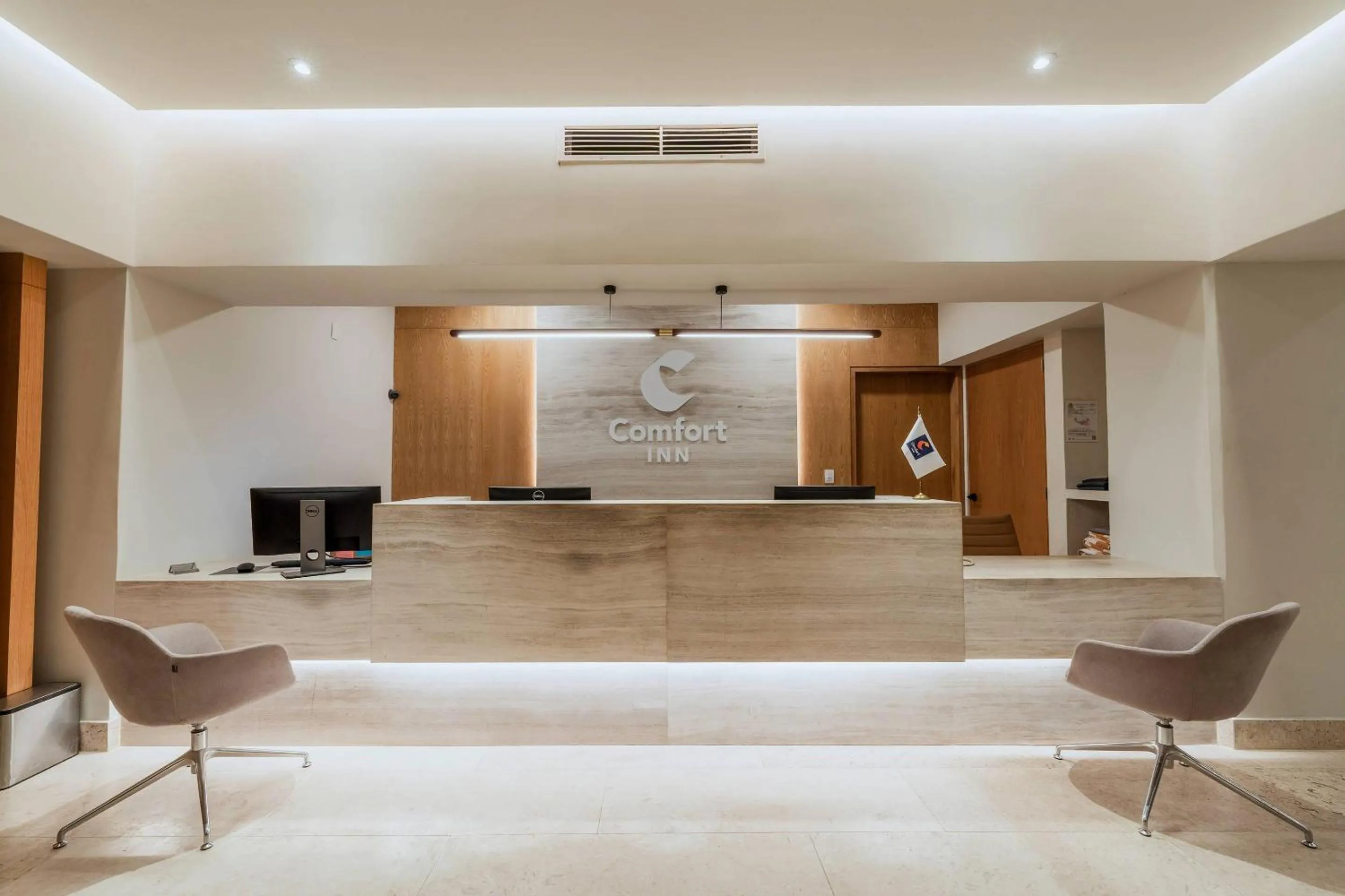 Lobby or reception in Comfort Inn Puerto Vallarta Golfside & Marina