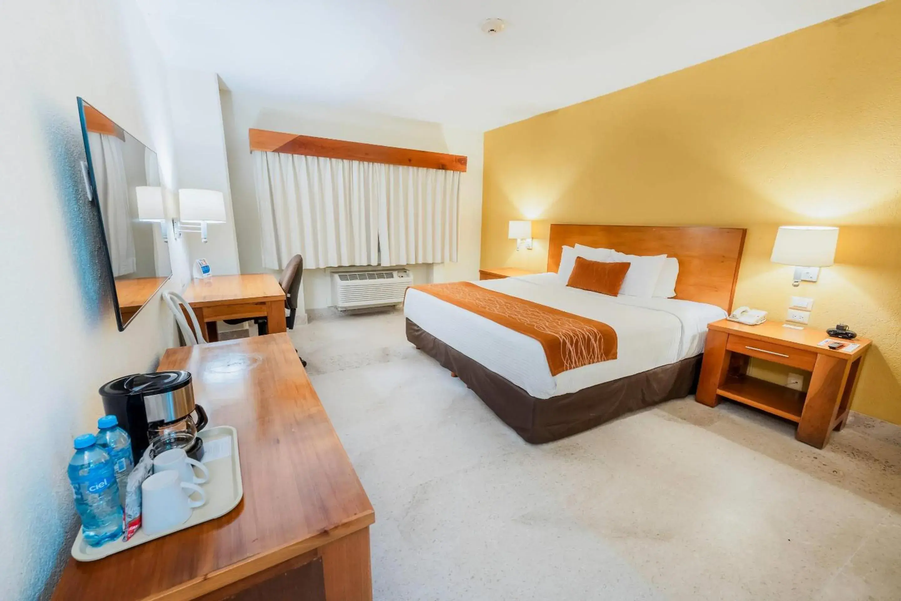 King Room - Non-Smoking in Comfort Inn Puerto Vallarta Golfside & Marina King Room - Non-Smoking in Comfort Inn Puerto Vallarta Golfside & Marina