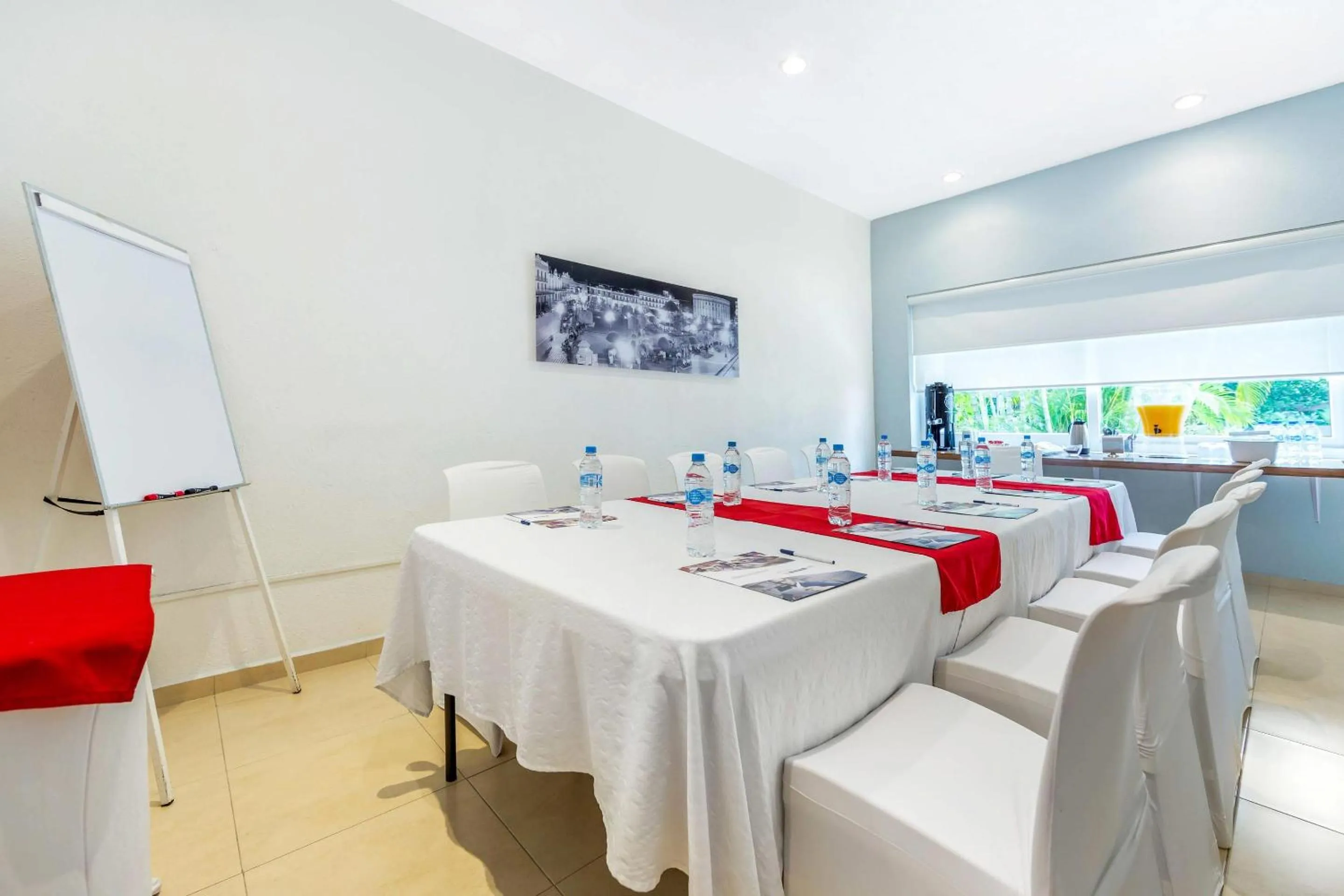 Meeting/conference room in Comfort Inn Puerto Vallarta Golfside & Marina