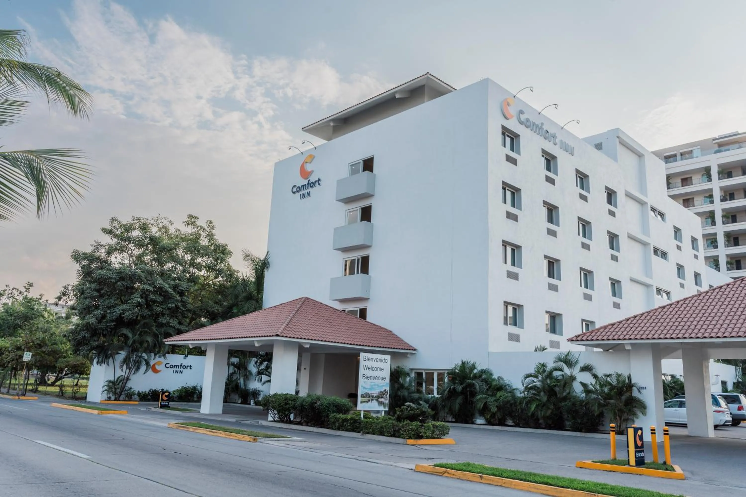 Property building in Comfort Inn Puerto Vallarta Golfside & Marina