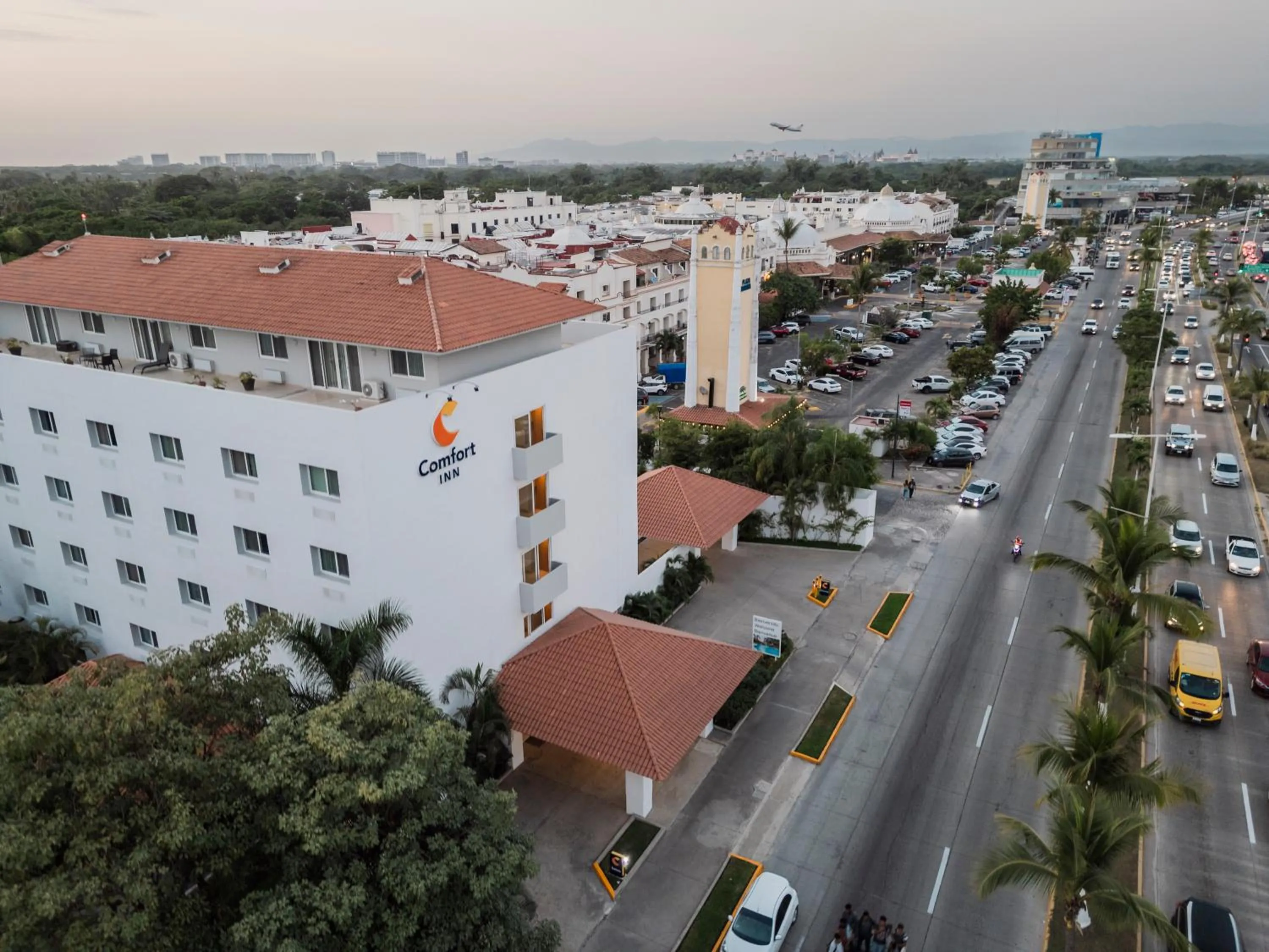 Street view in Comfort Inn Puerto Vallarta Golfside & Marina