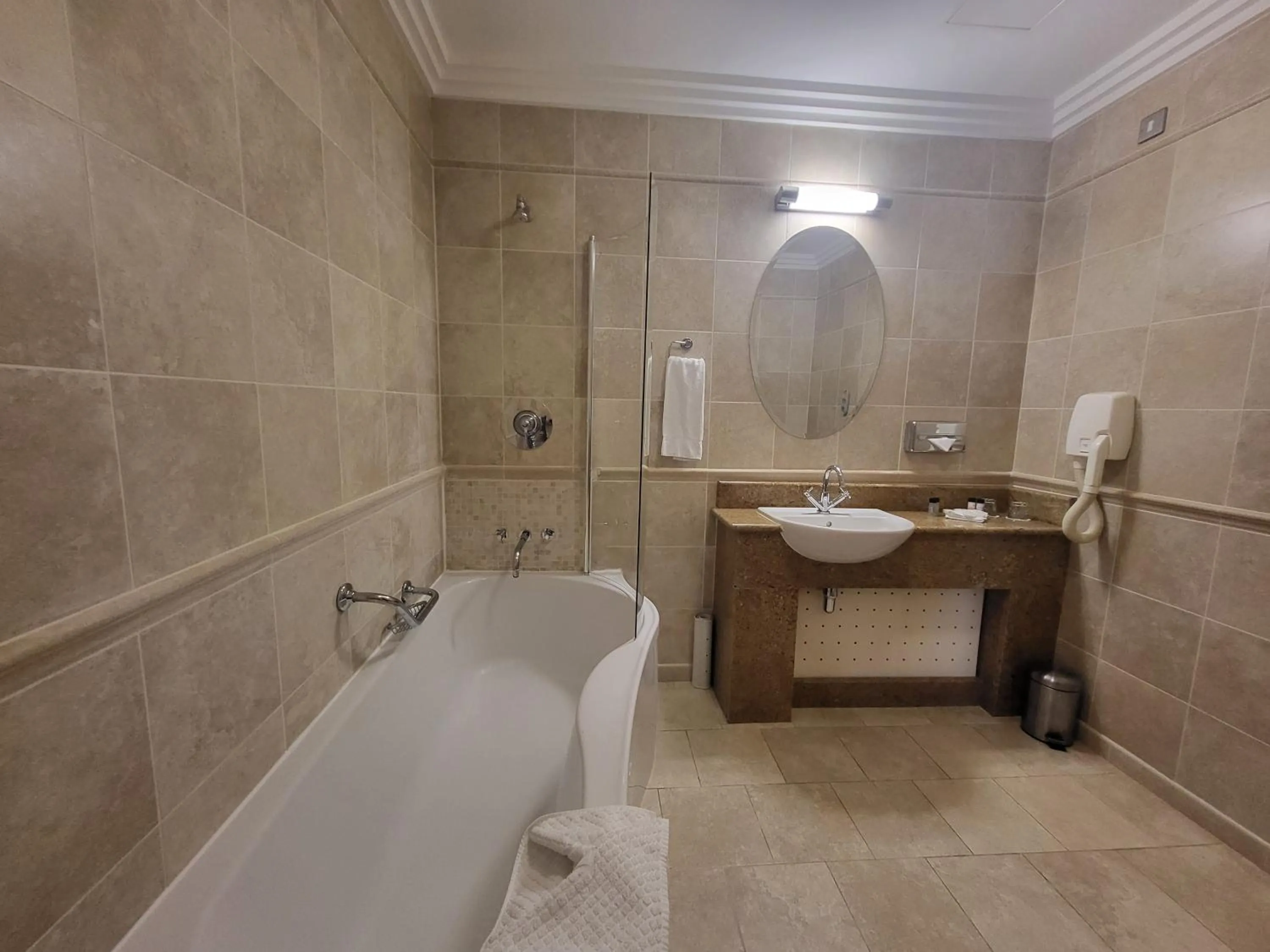 Shower in Lawlors Hotel